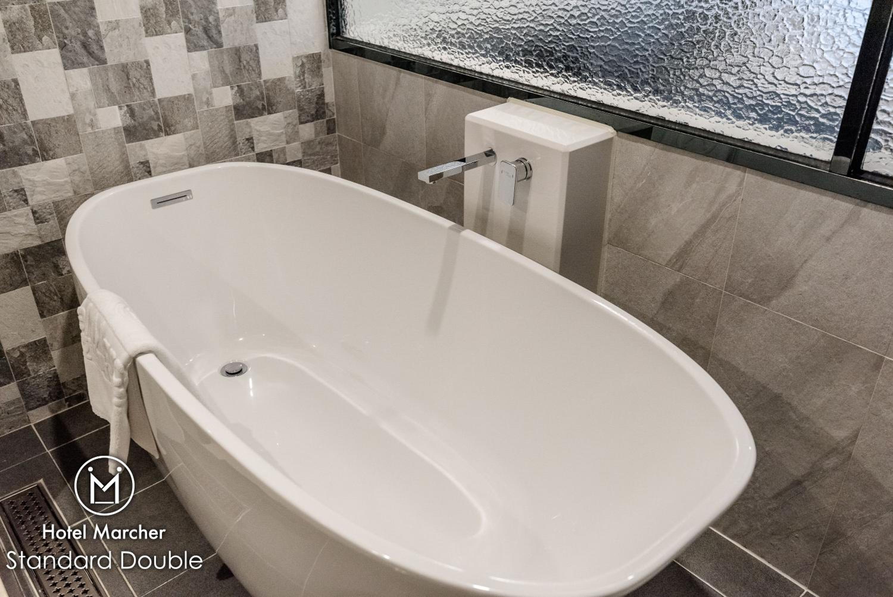 No Parking - Deluxe Double Room with Bath