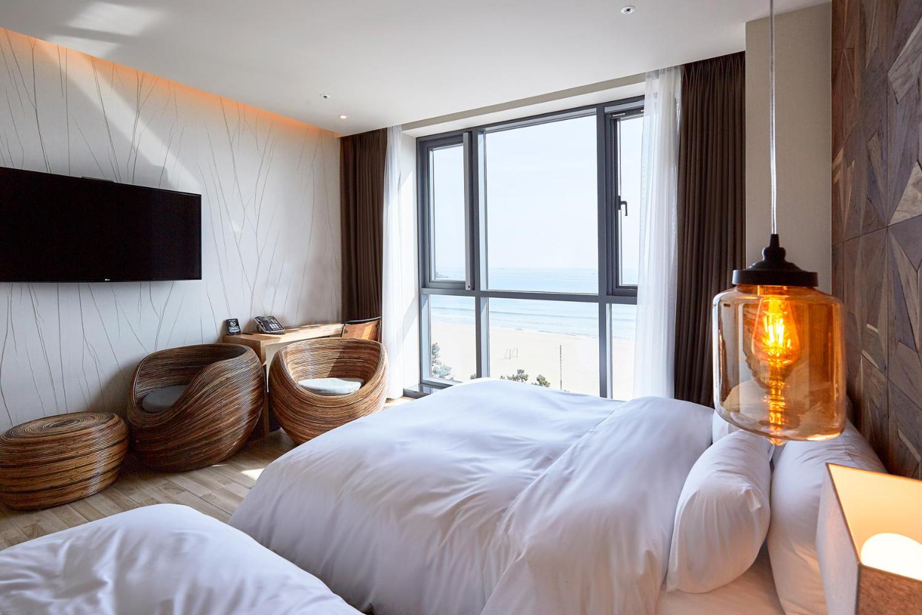 Deluxe Twin Room with Sea View