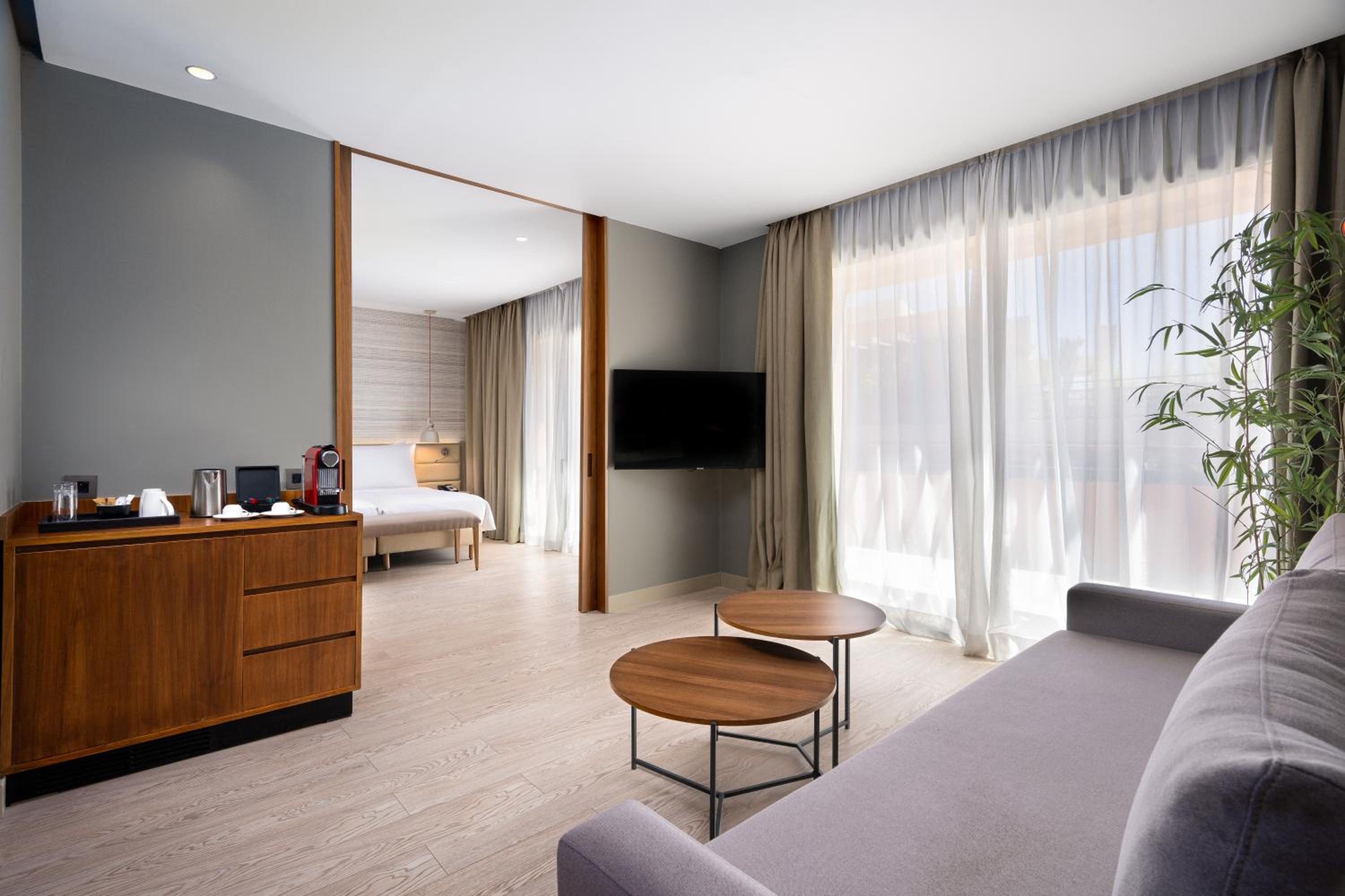 Junior Suite - Pool view - Balcony