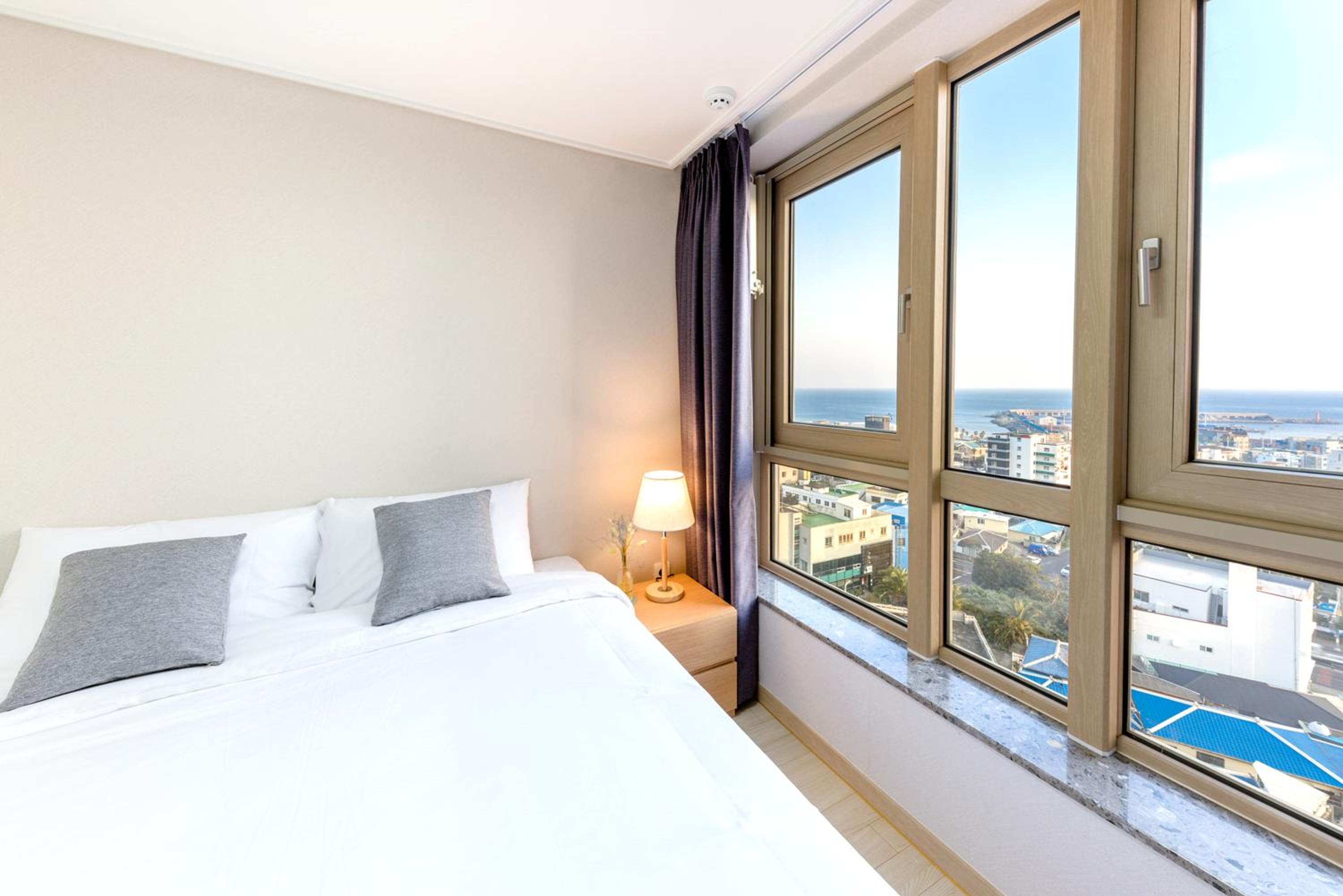 Junior Twin Room with ocean view