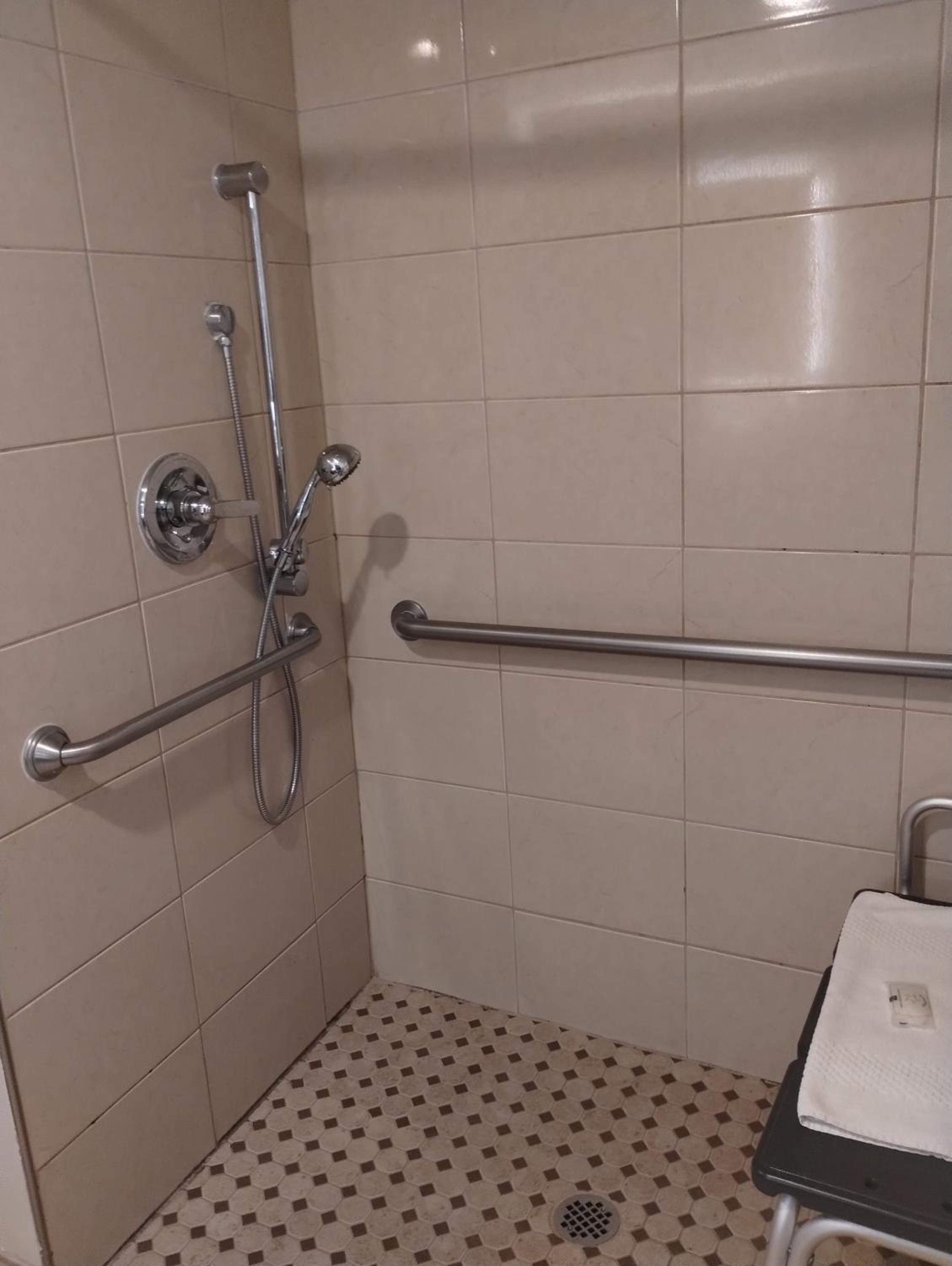 Queen Room - Accessible/Non Smoking