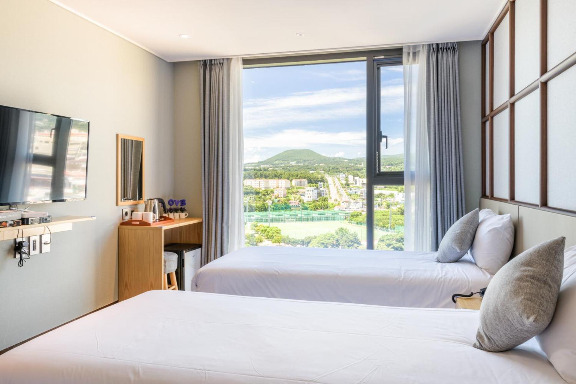 Triple Room with City View