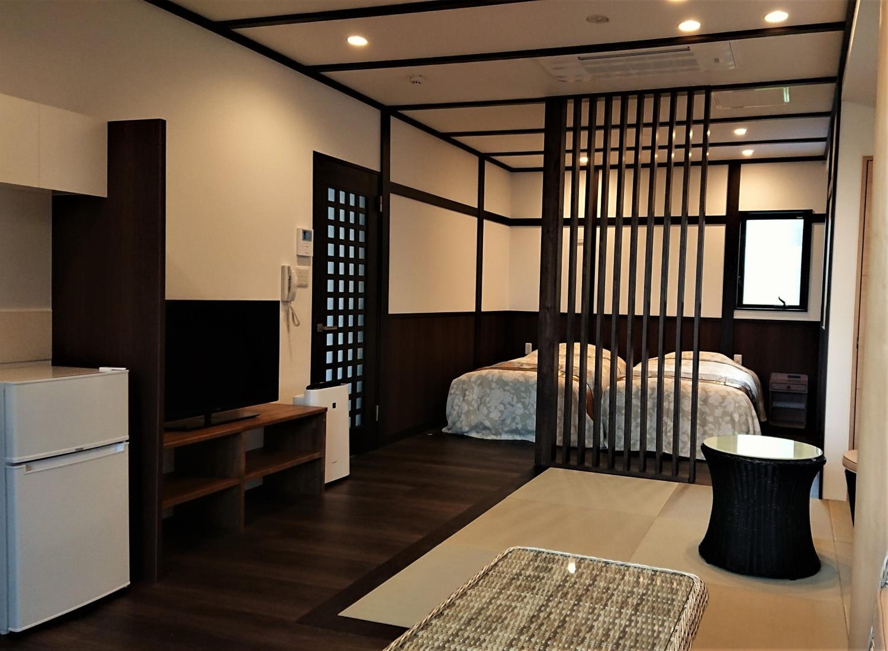 King Bed Room with Tatami Area