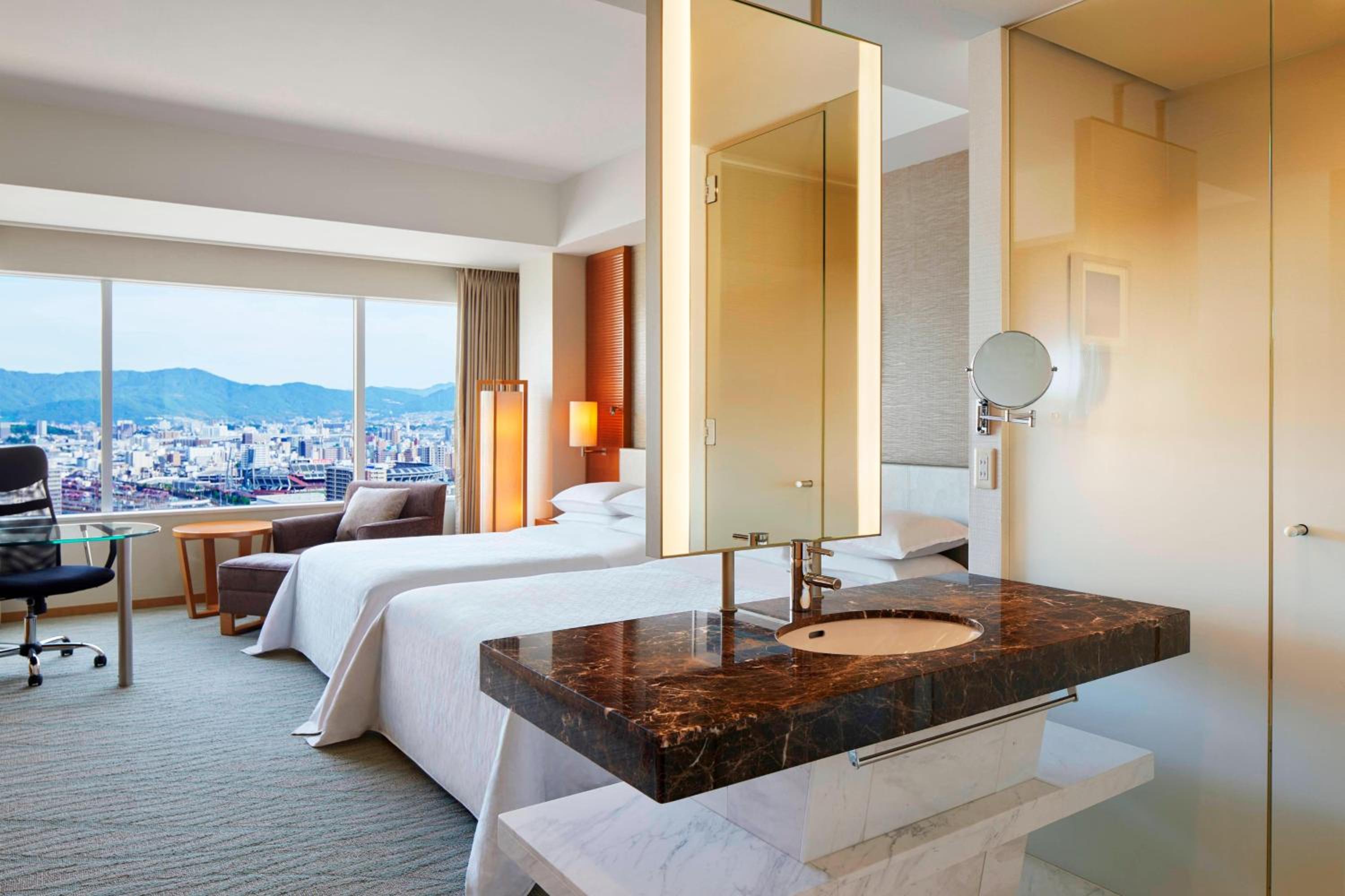 Club Twin Room, 2 Double, City View