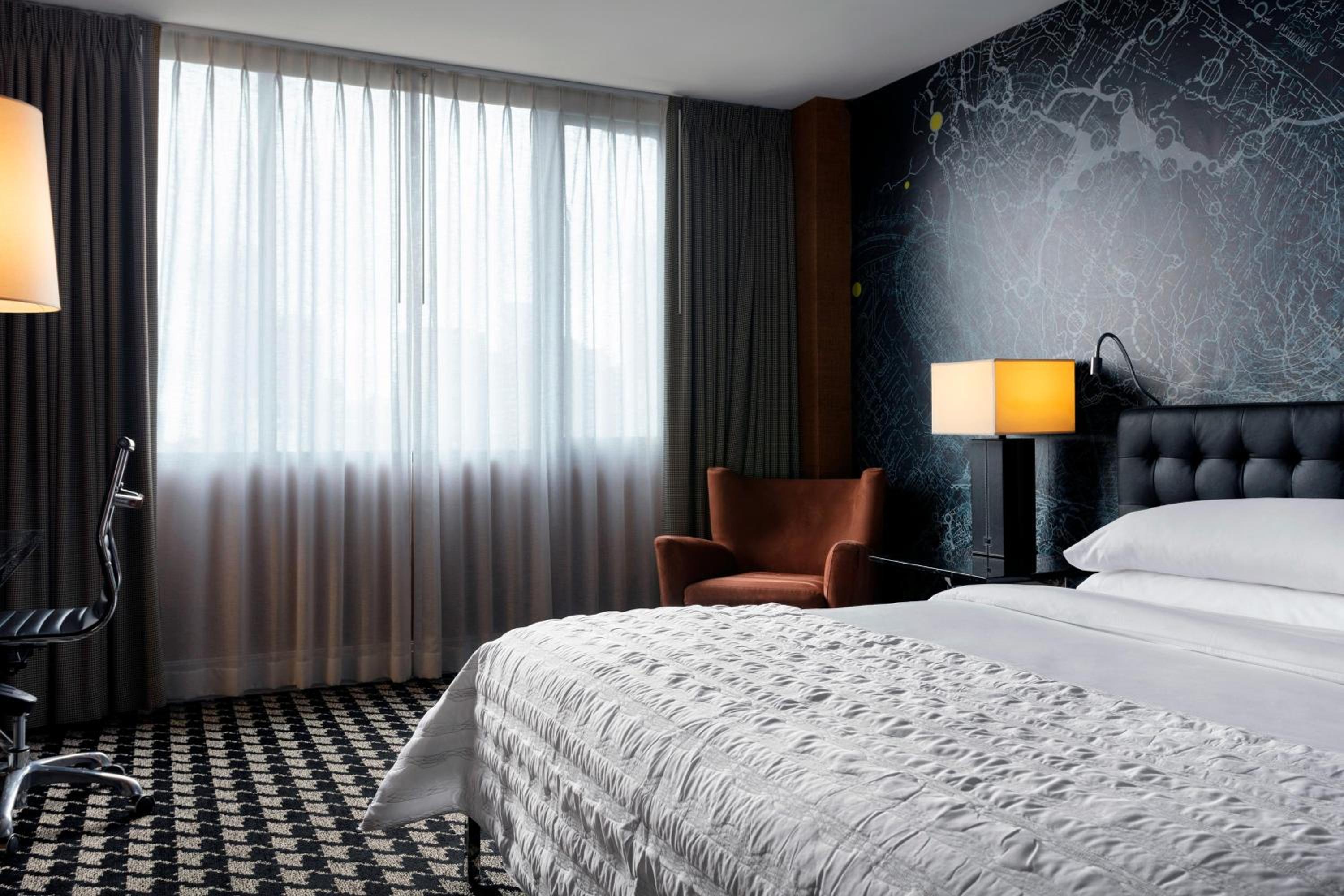 Classic King Room with Roll-in Shower - Mobility and Hearing Accessible