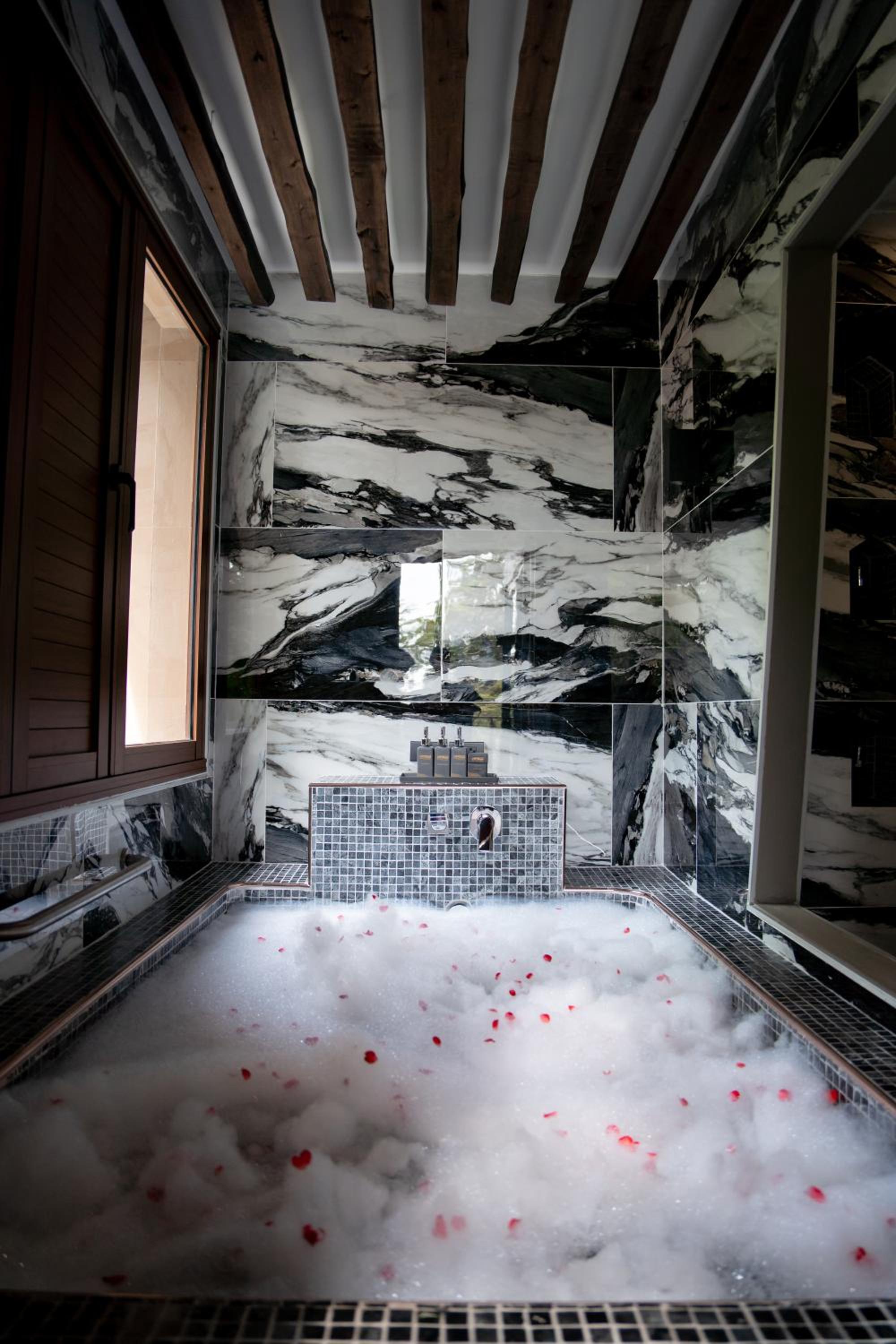 Suite Wooden Style