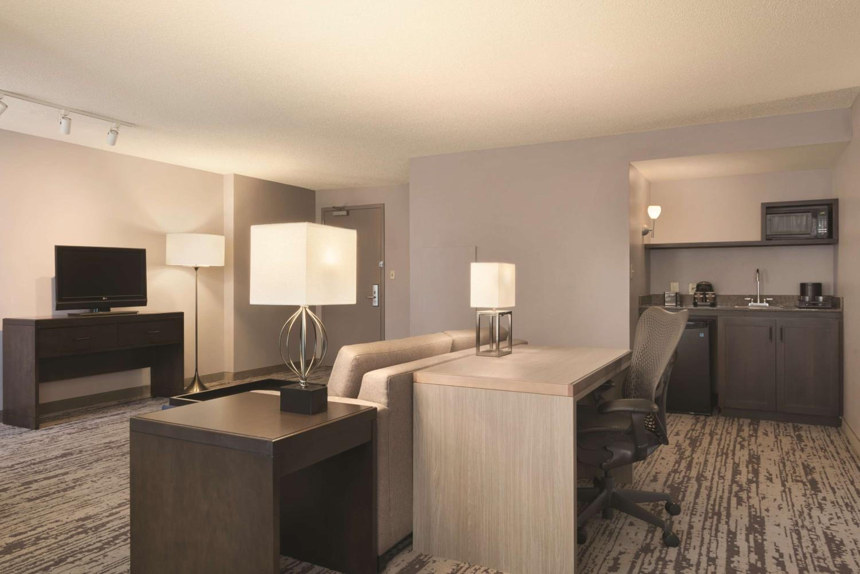 Corner King Suite with Park View