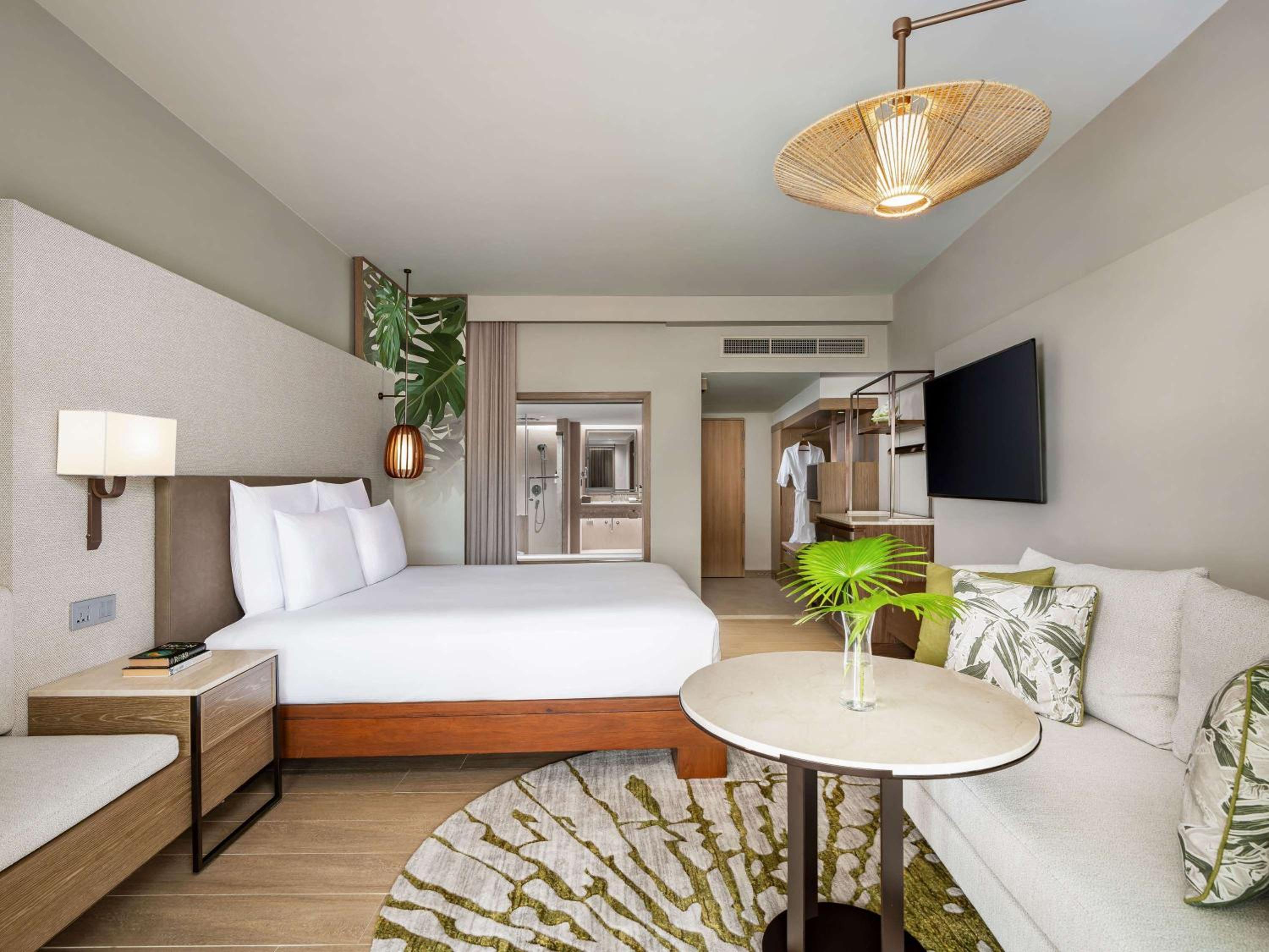 Deluxe King Room with Garden View