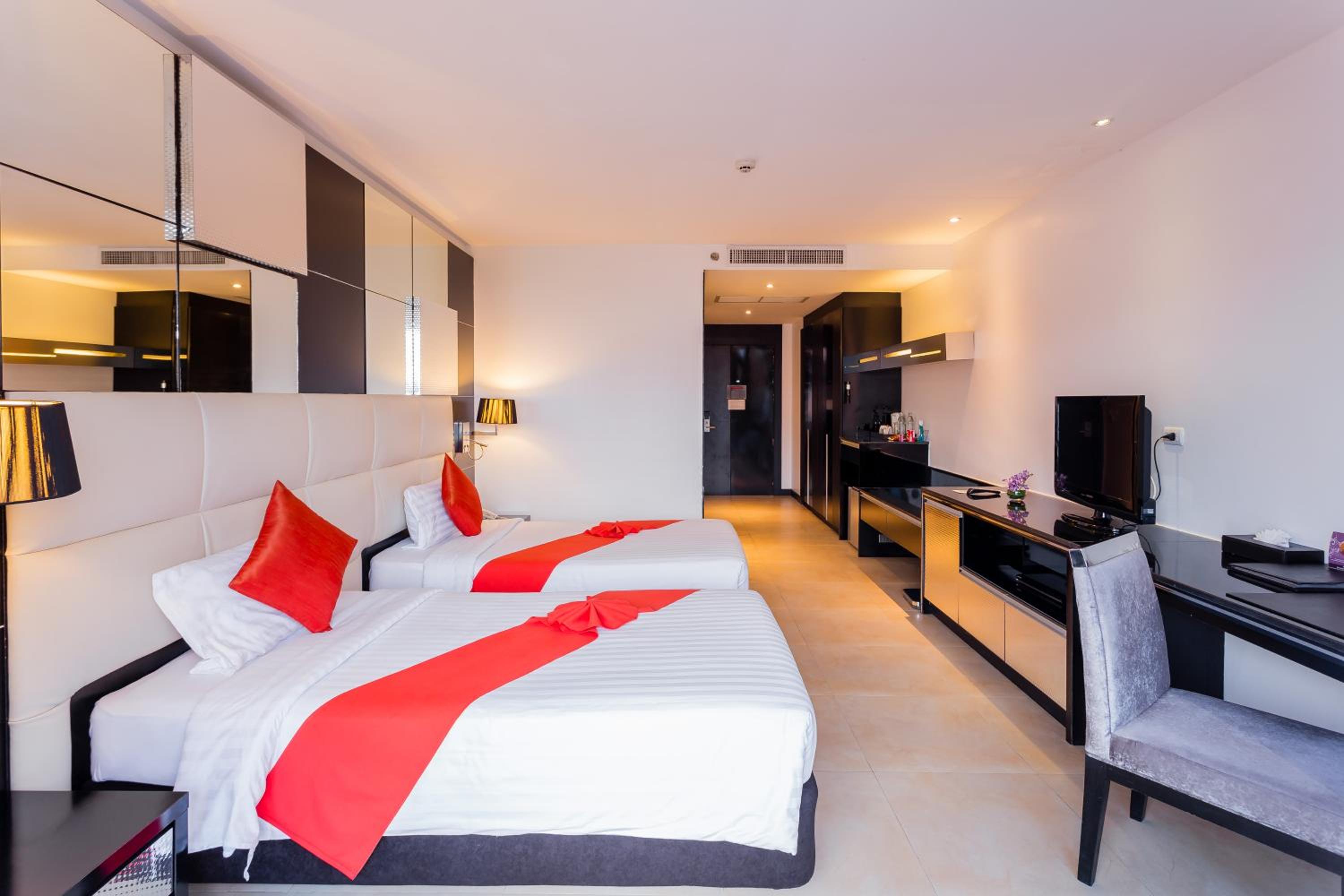 Grand Deluxe Twin Room with Pool View