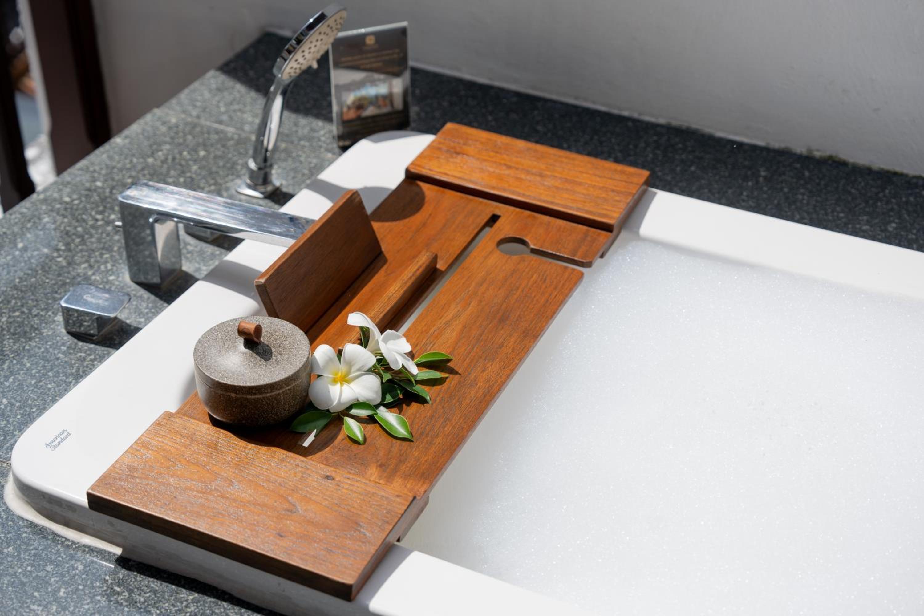 Seaview Hillside with Terrace Bathtub