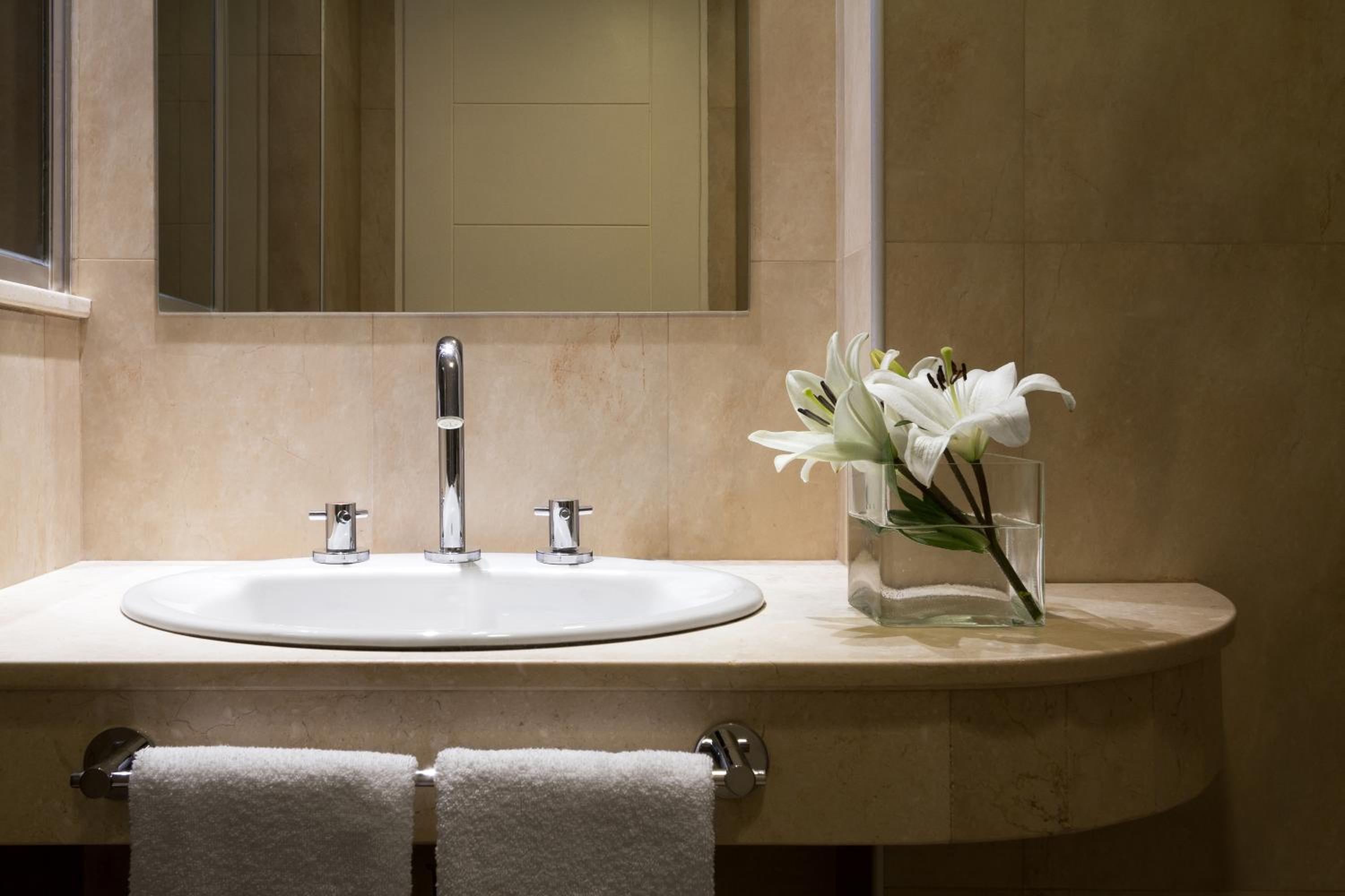 Double or Twin Room with City View - Non-Smoking