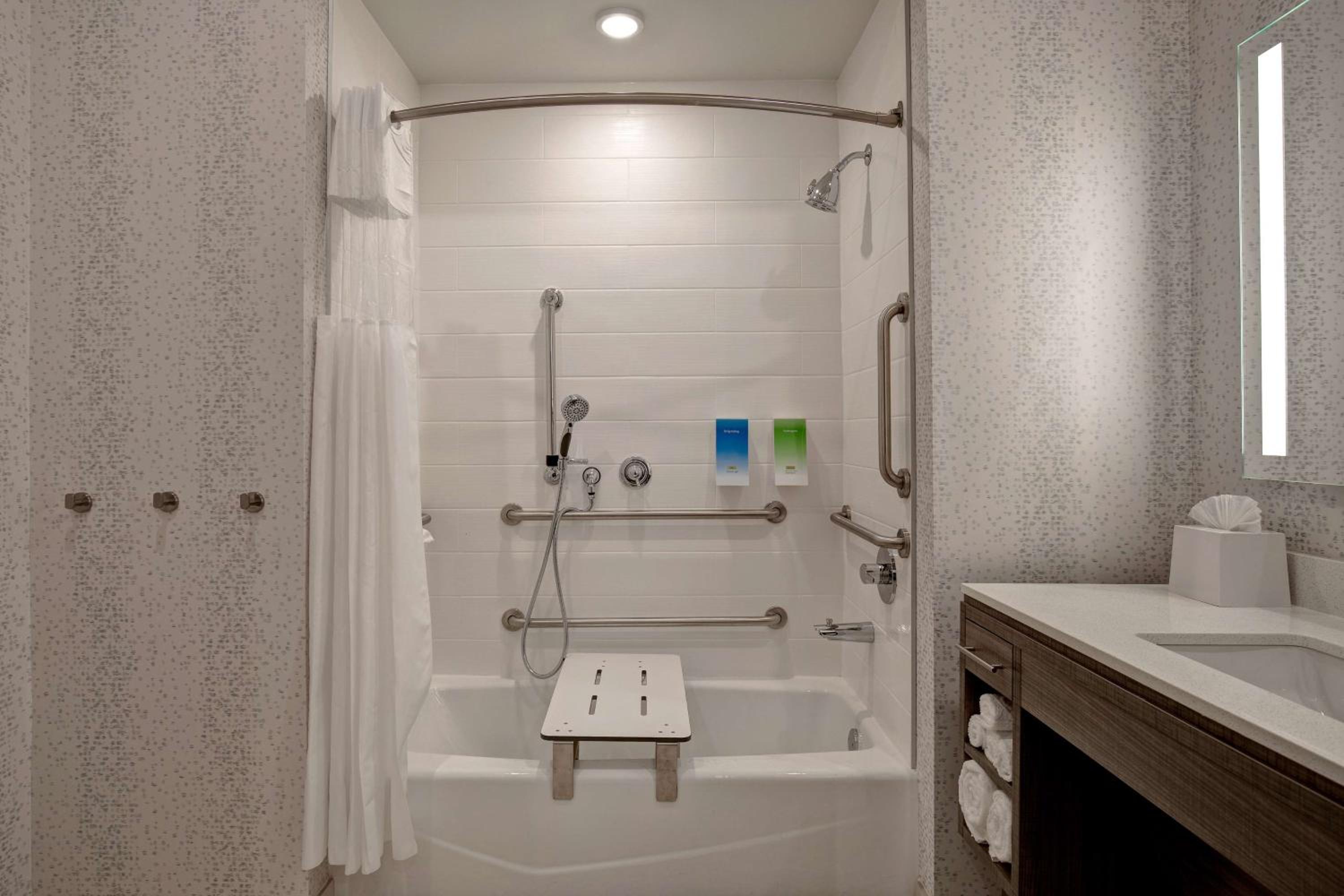 King Studio Suite - Mobility and Hearing Access/Non-Smoking