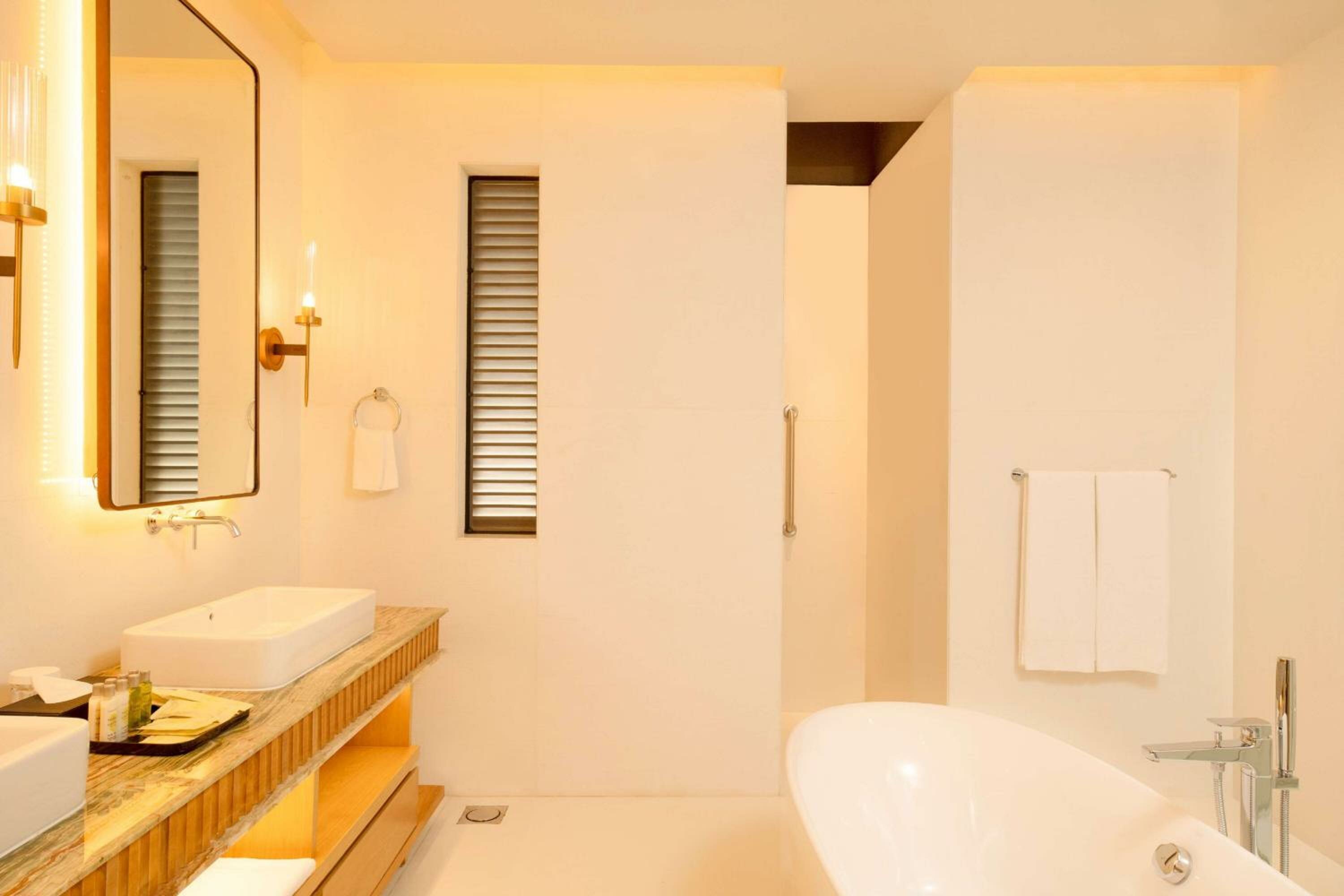 One-Bedroom King Suite with Balcony