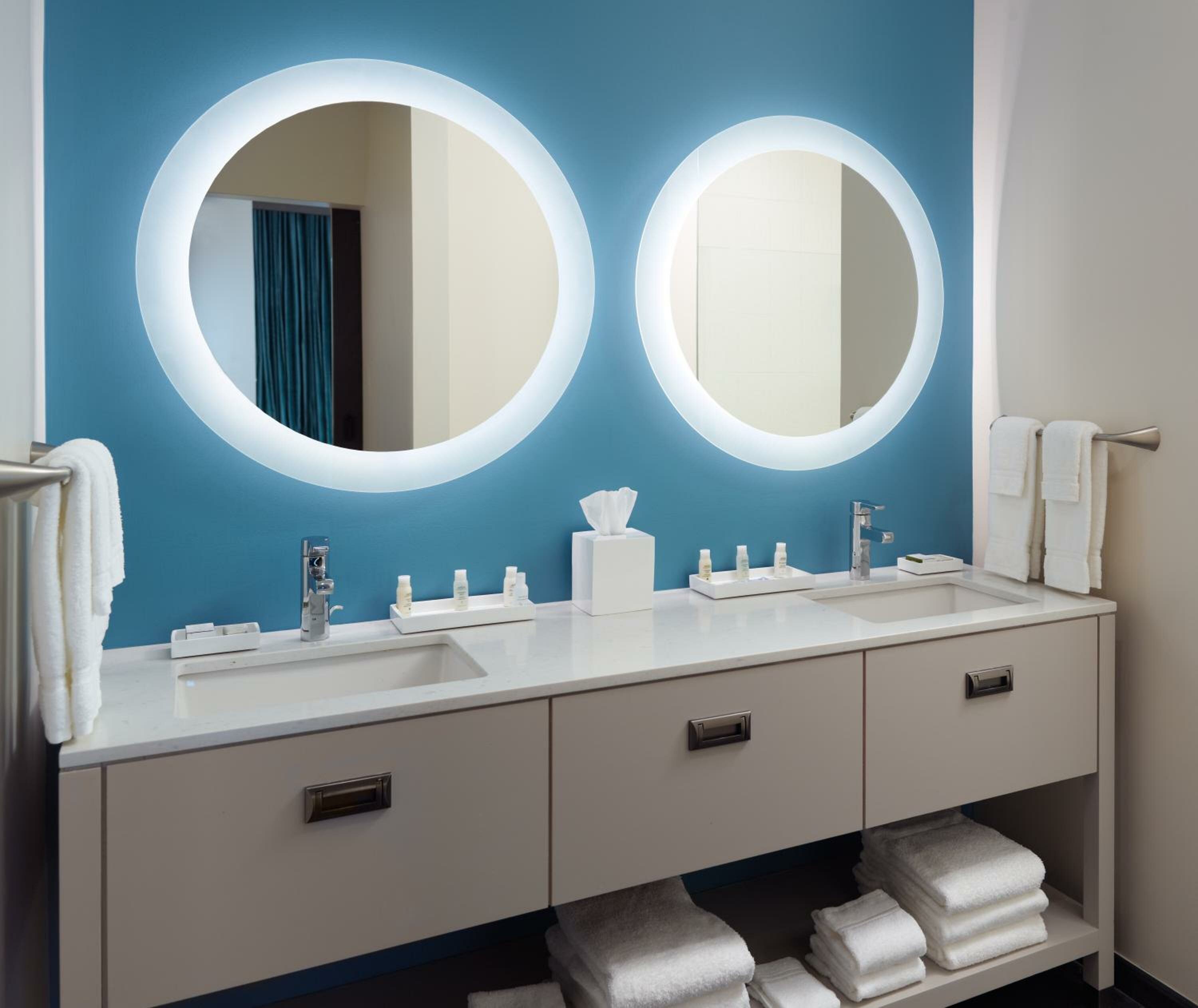 King Room - Hearing Accessible/Non-Smoking 