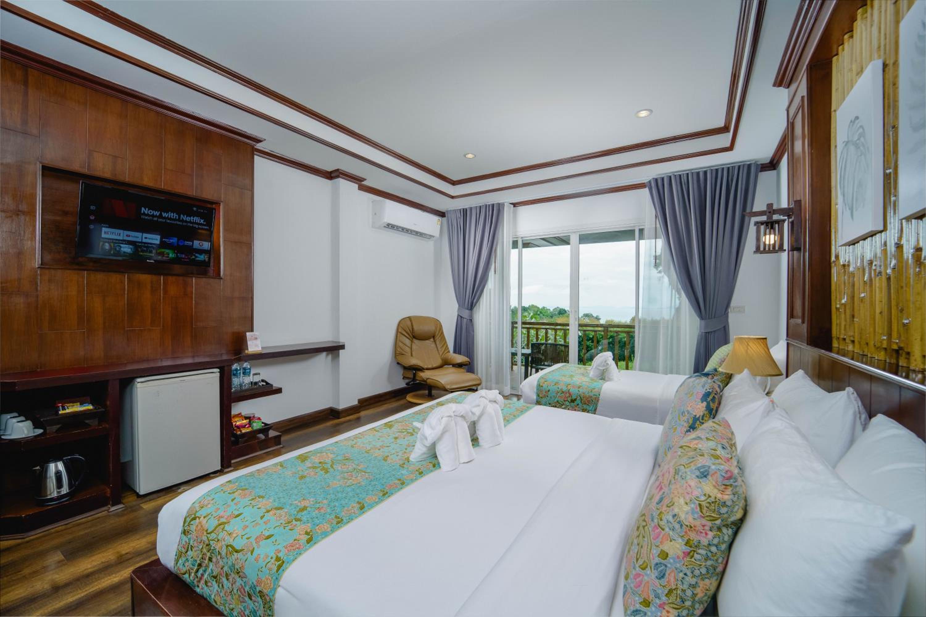 Deluxe Triple with Partial Seaview- Free Beach Shuttle