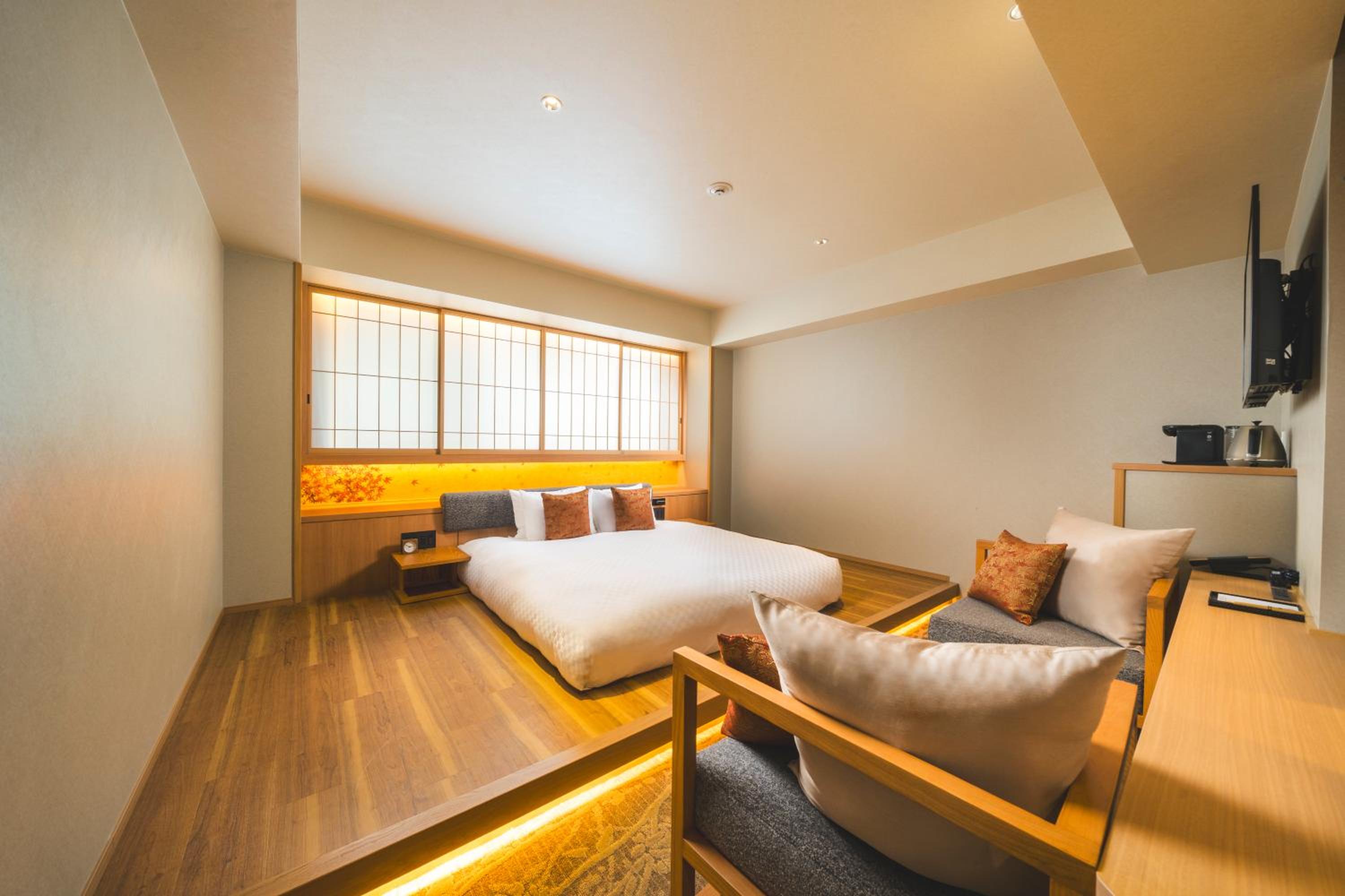 Deluxe King Room - Non-Smoking