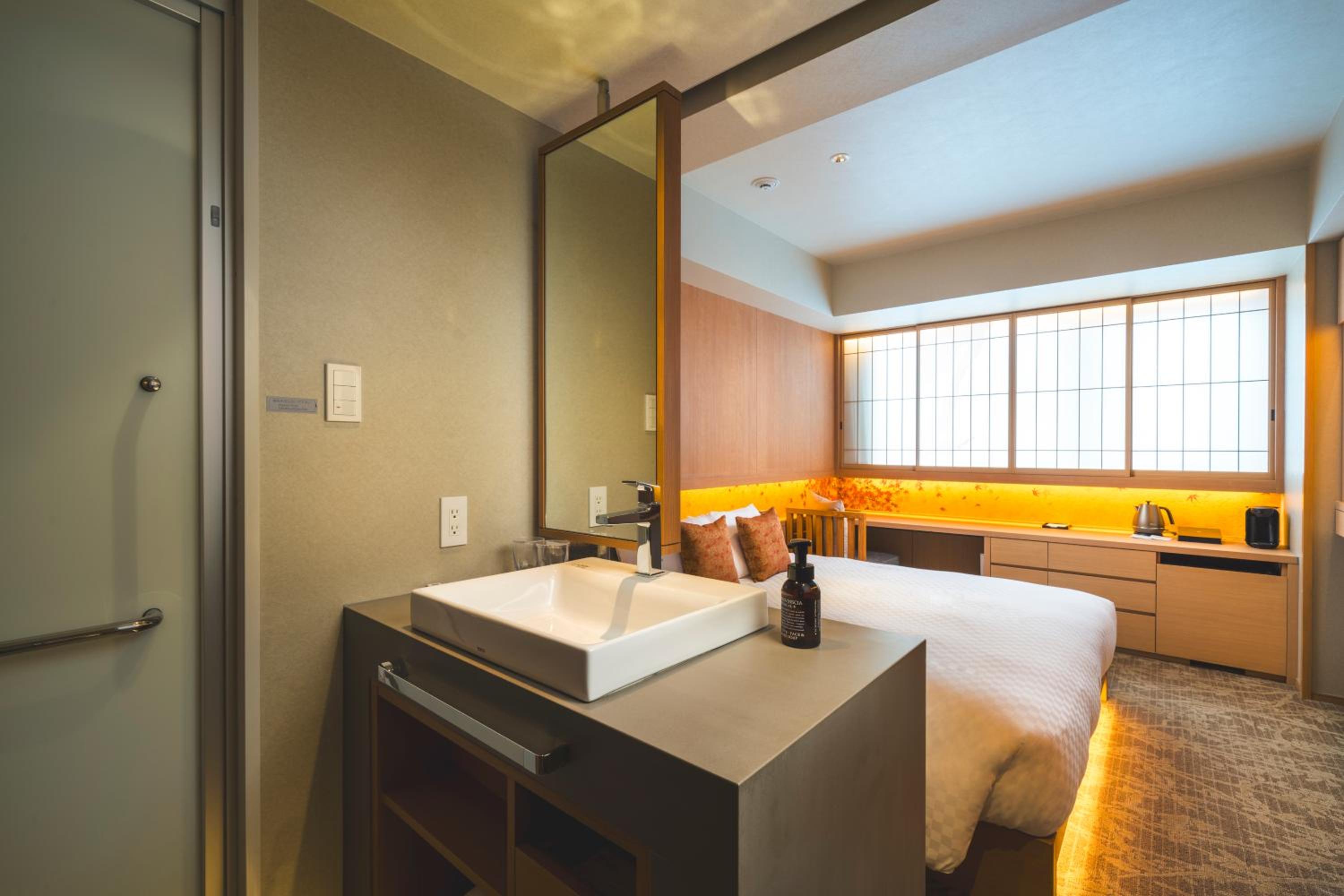 Standard King Room - Non-Smoking 