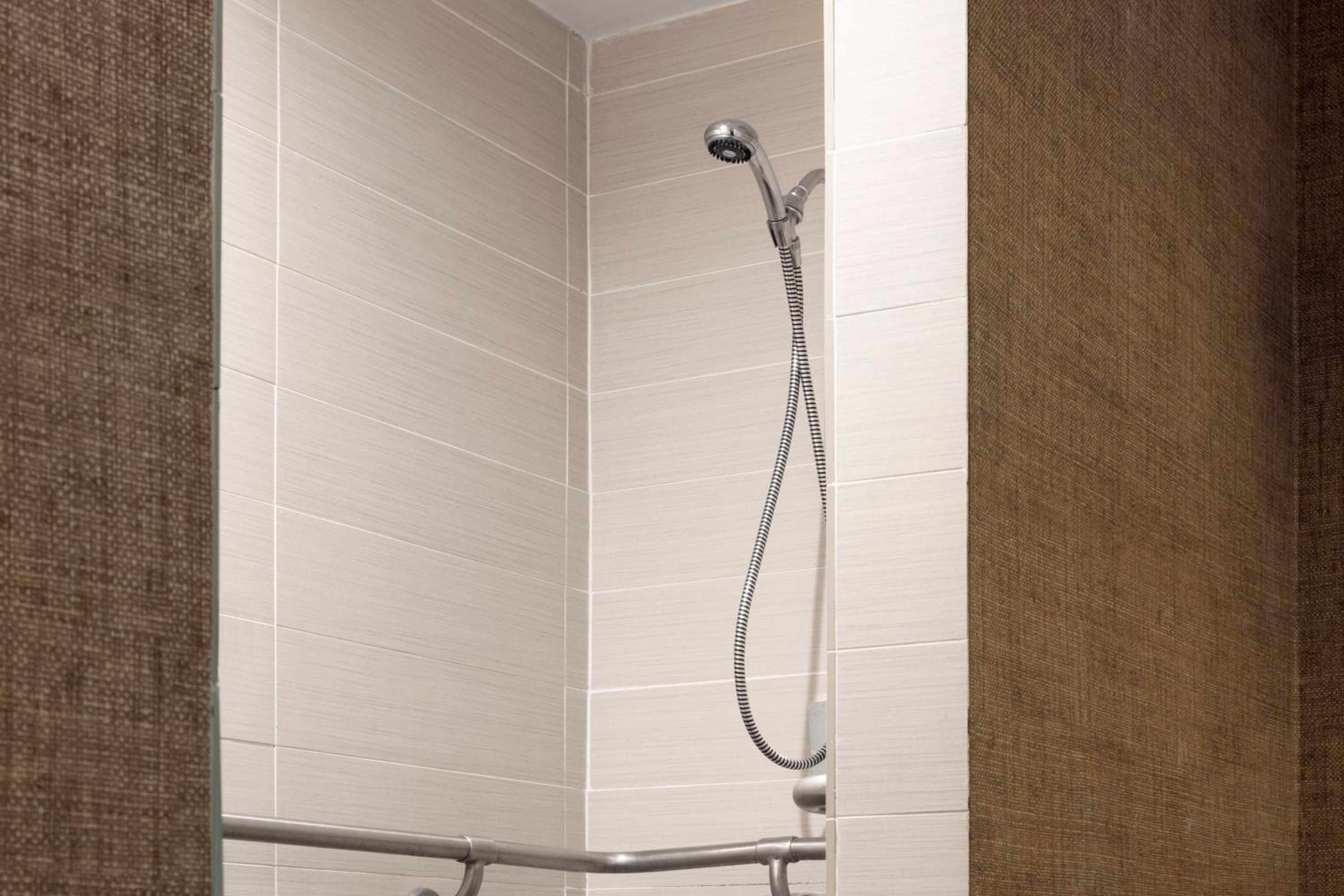 2 Queen Beds With Roll-in Shower, Mobility and Hearing Accessible