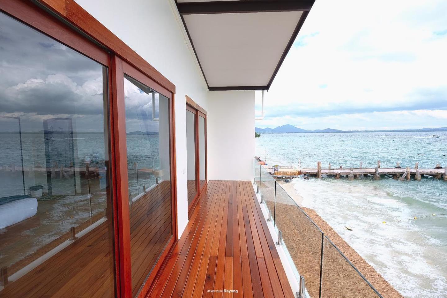 Family Room with Sea View