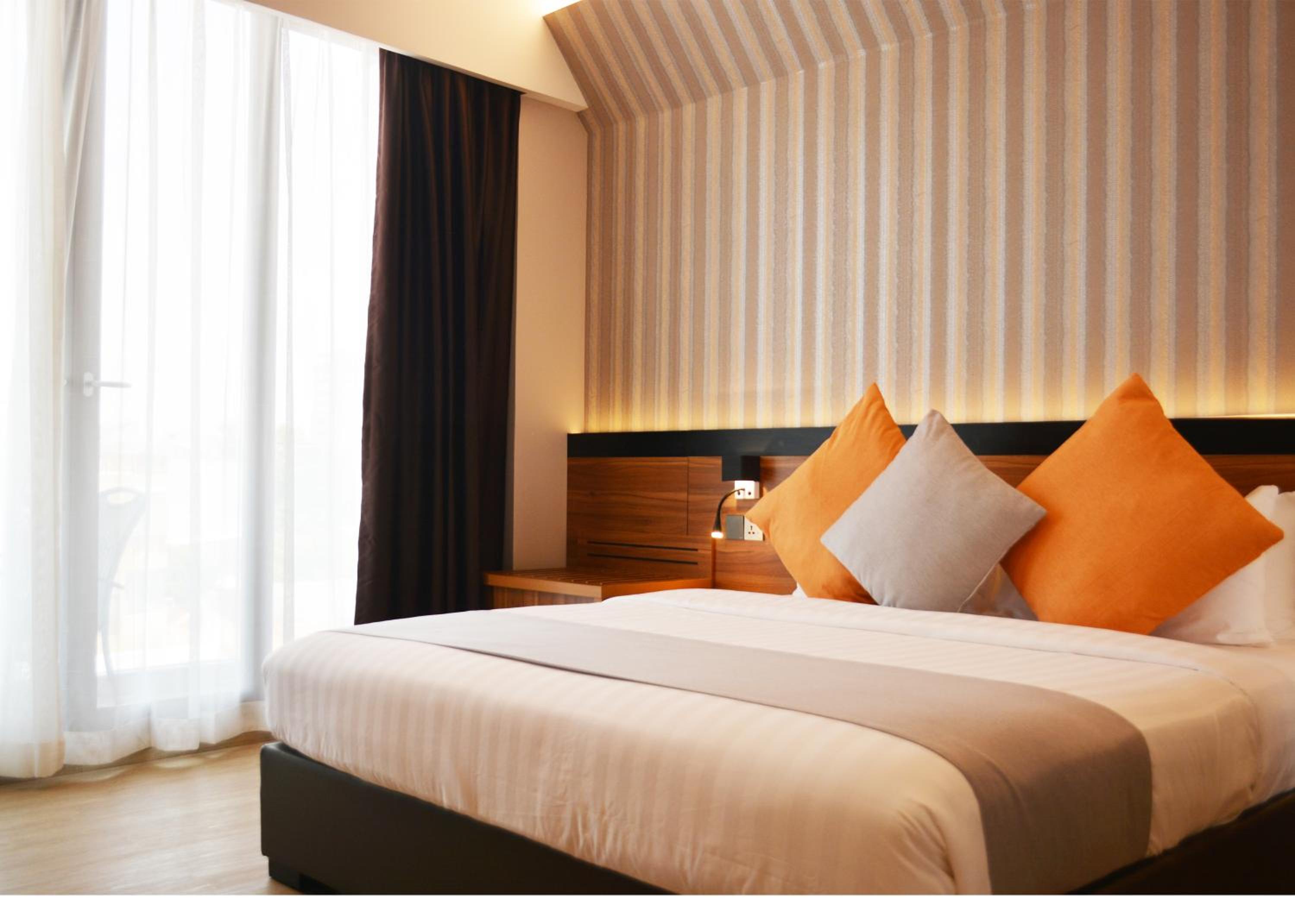 Double or Twin Room with Partial Sea View