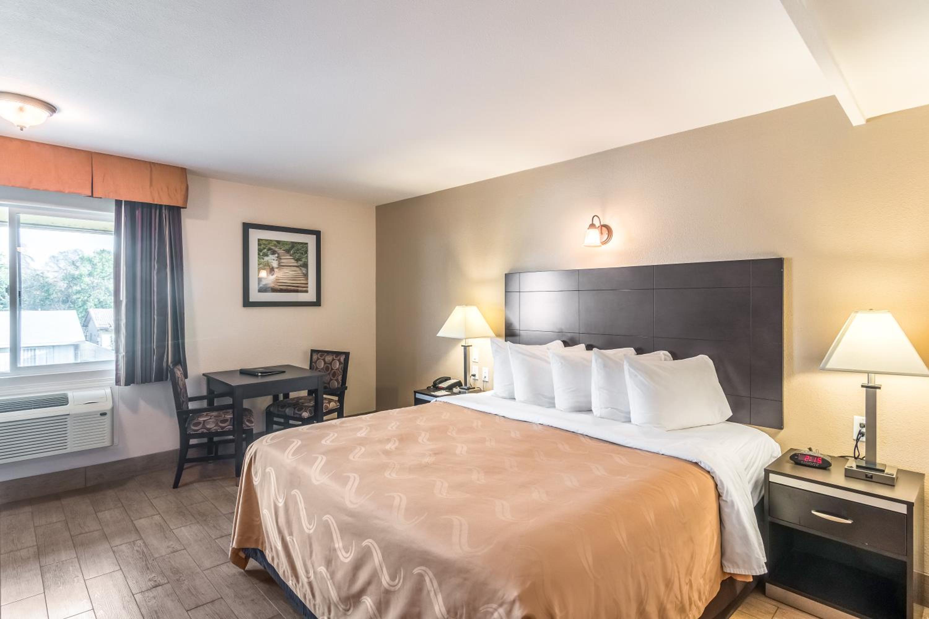 King Room with Roll-In Shower - Accessible/Non-Smoking