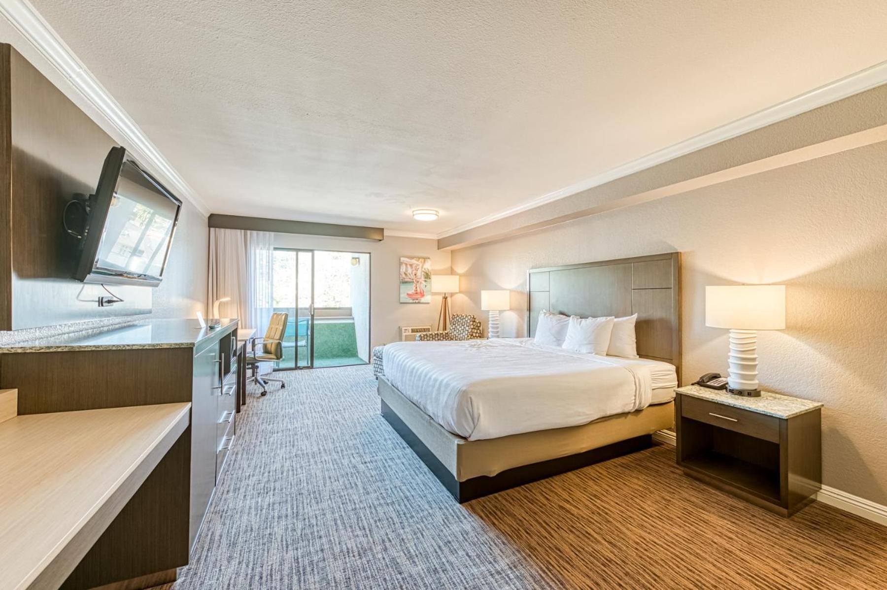 Standard King Room with Balcony - Non Smoking