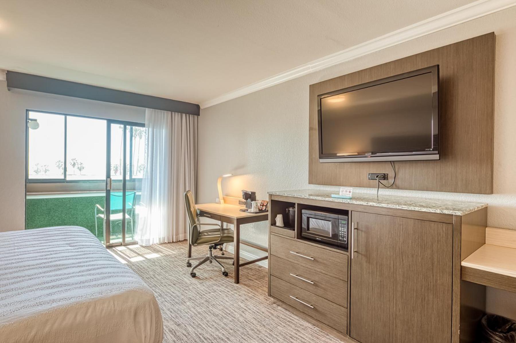 Standard King Room with Balcony and Fireplace - Non Smoking