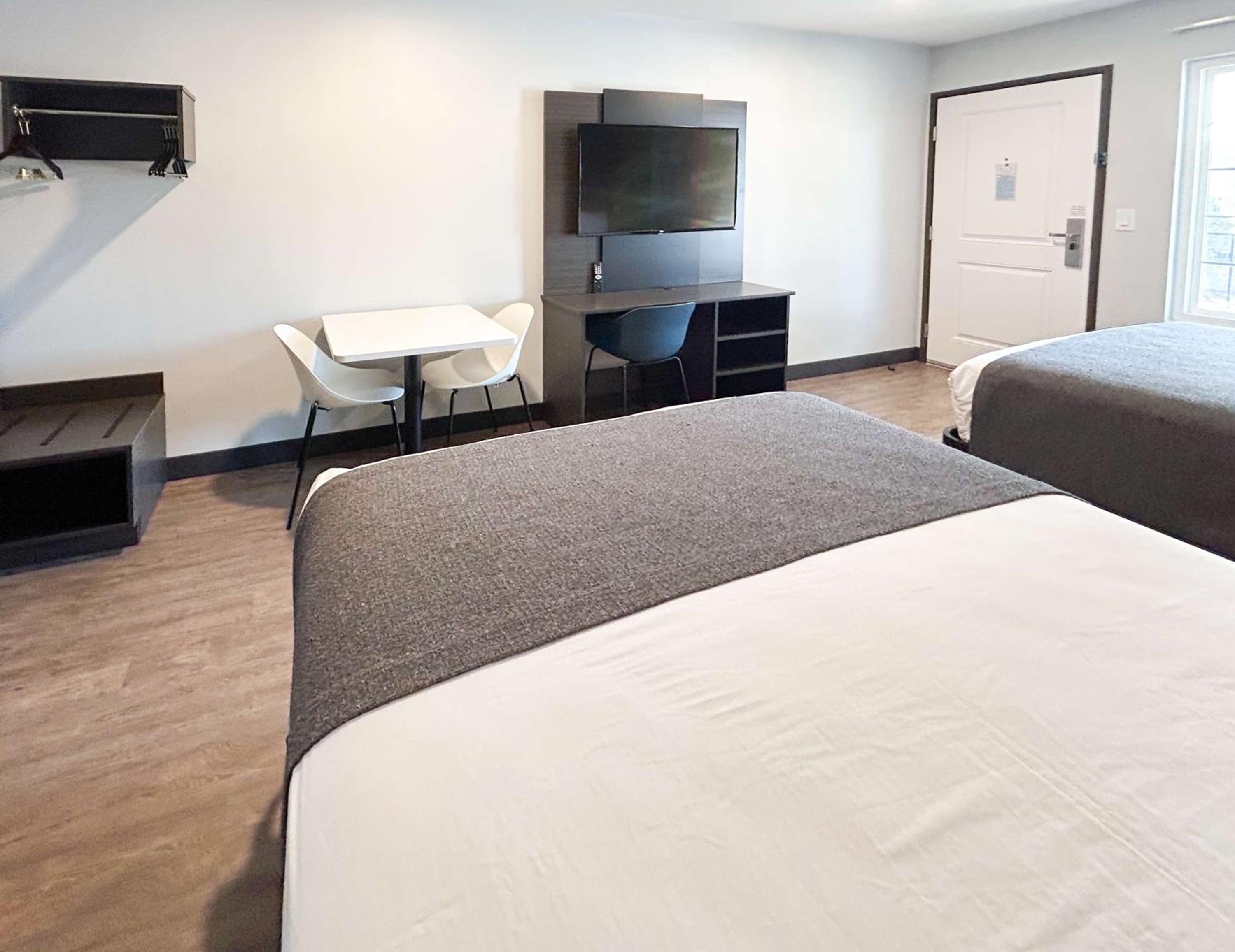 Queen Room with Two Queen Beds - Disability Access - Roll In Shower