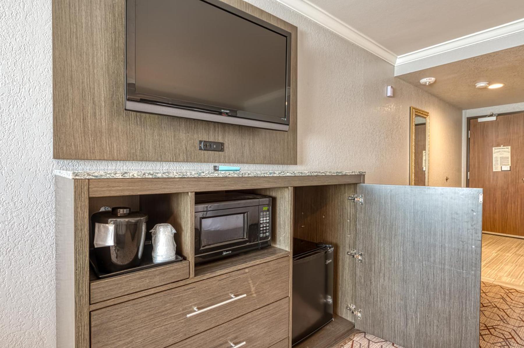 Queen Room with Two Queen Beds with Roll-In Shower - Accessible/Non Smoking