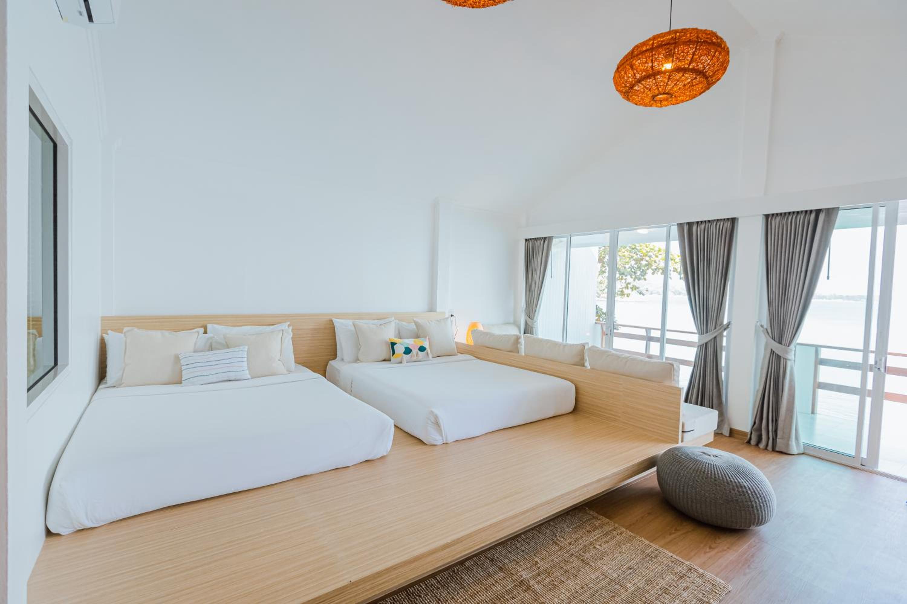 Deluxe Quadruple Room