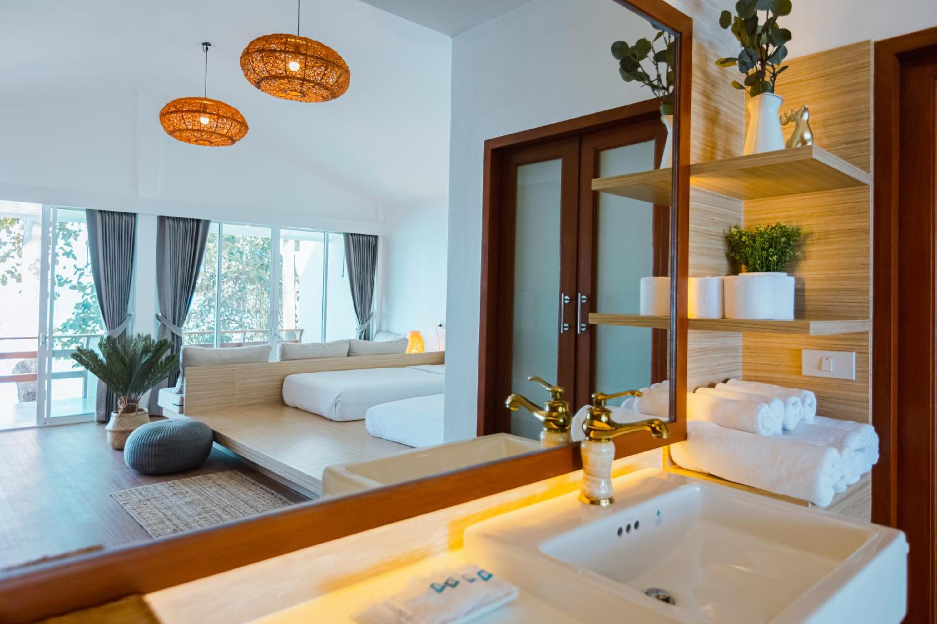 Deluxe Quadruple Room