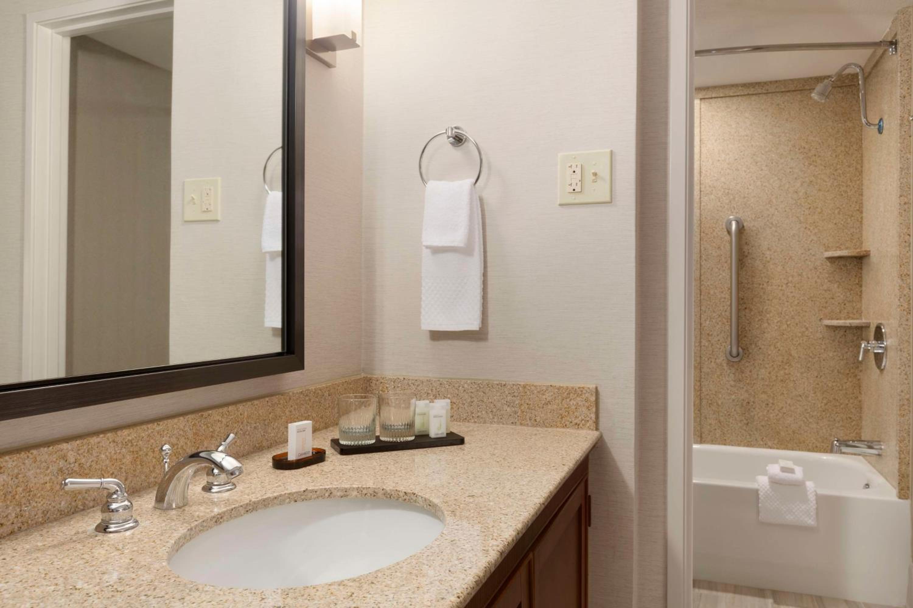 King Suite - Non-Smoking