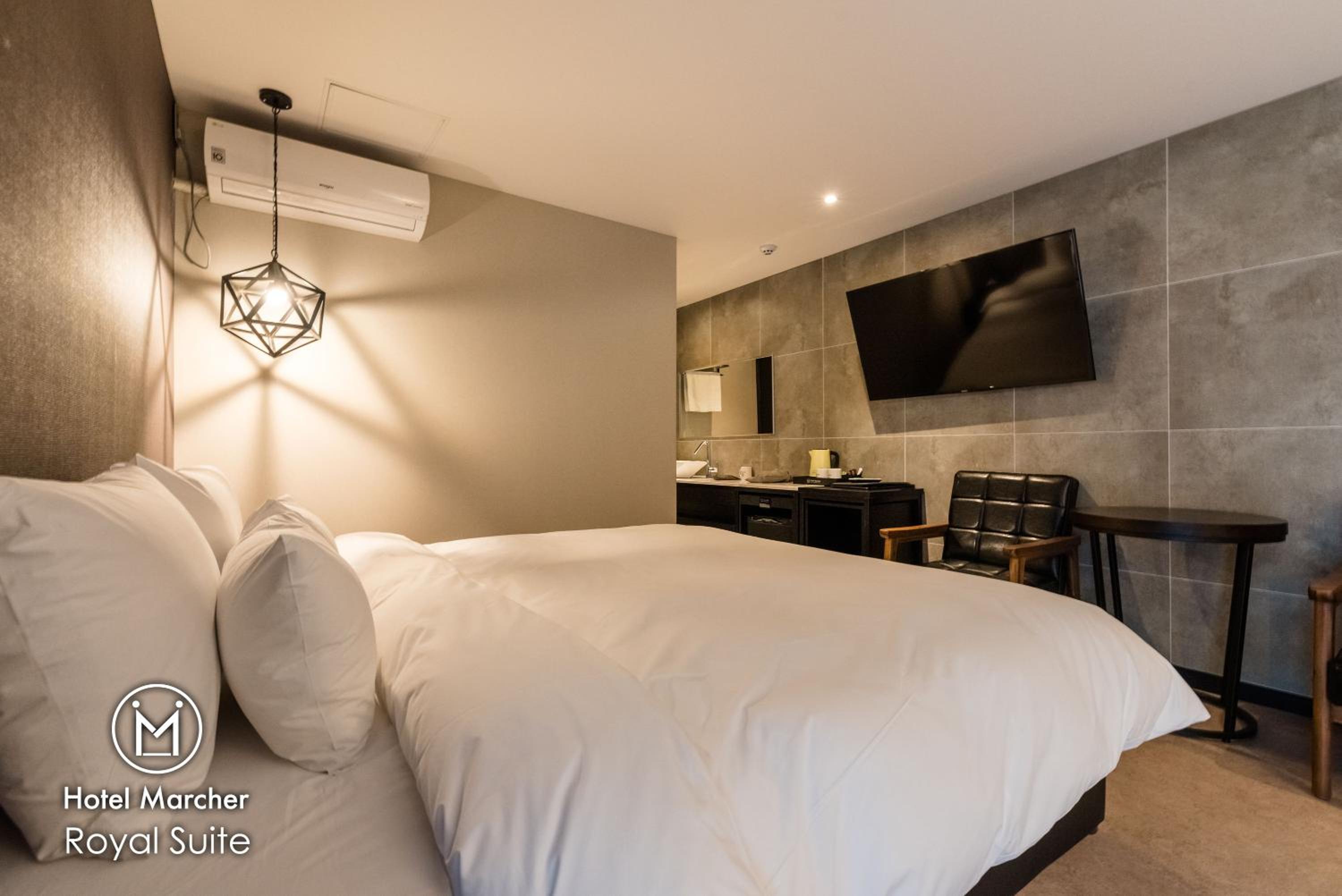 Royal Suite with Bath