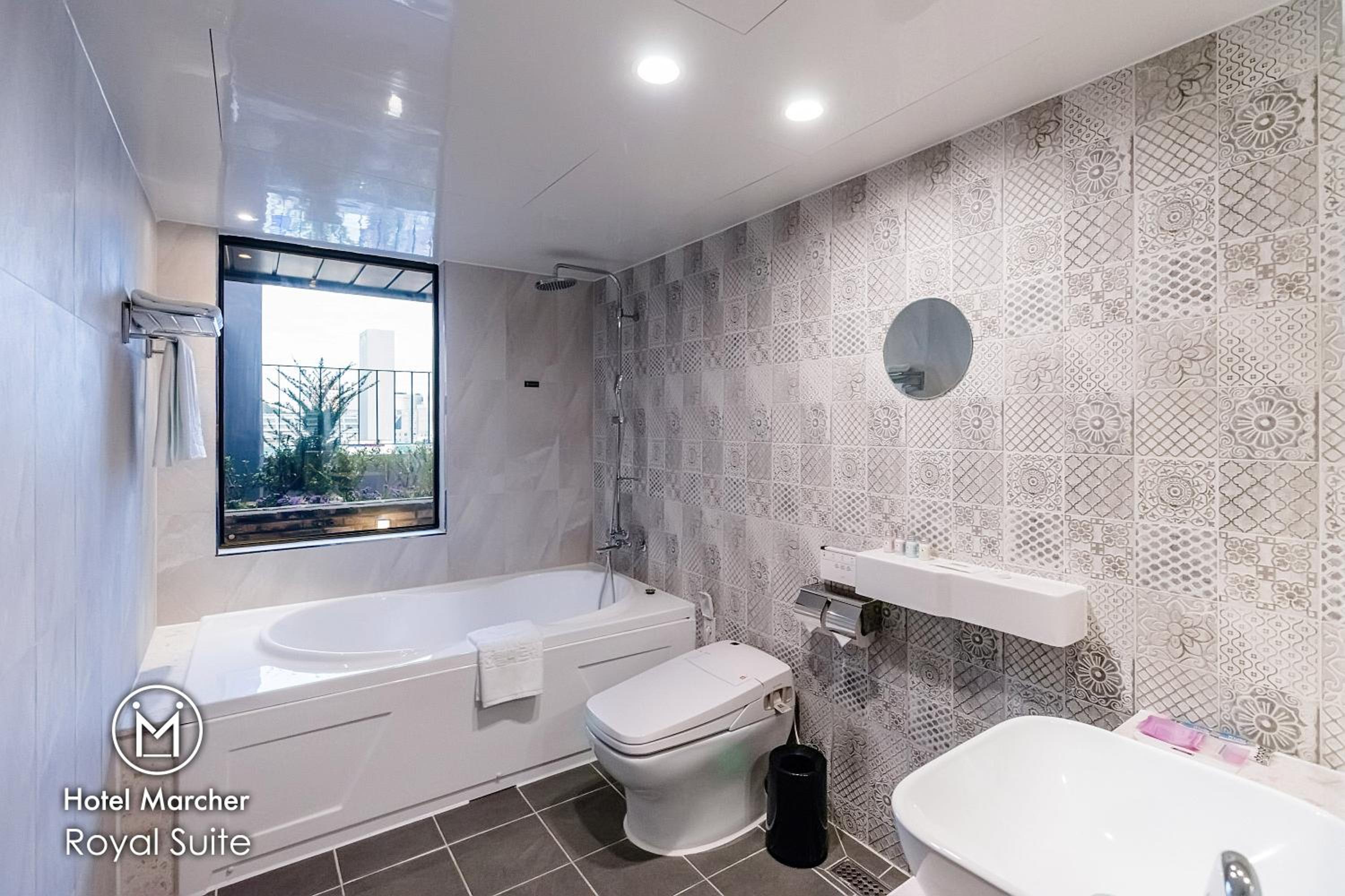 Royal Suite with Bath