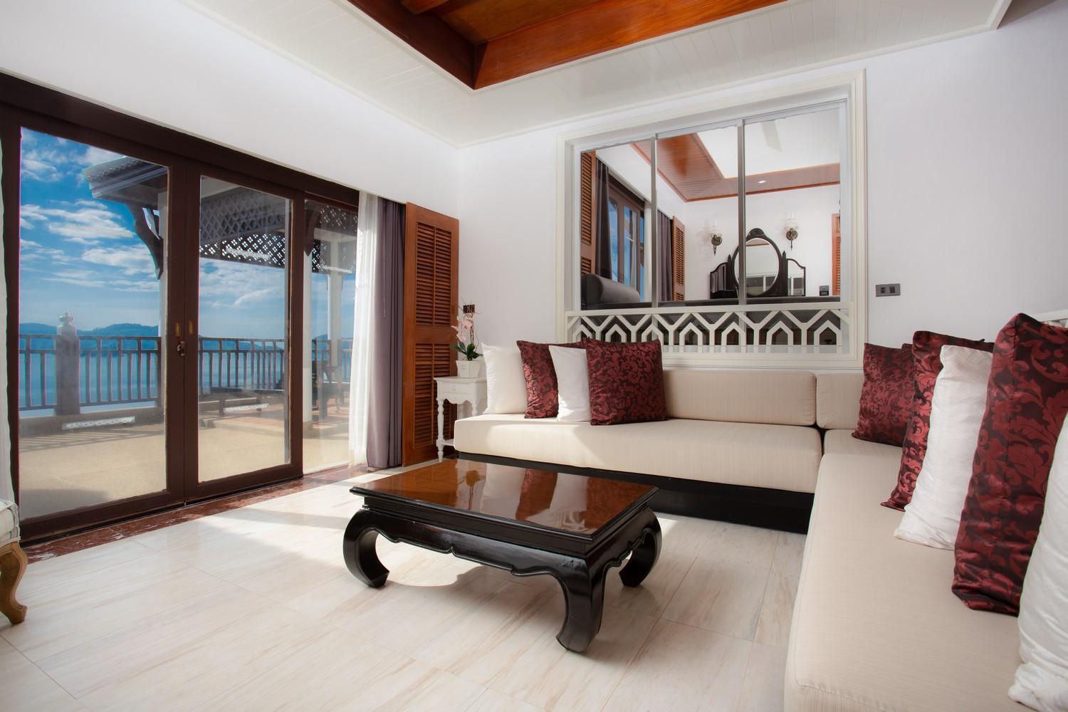 Family Seaview 2 Bedroom Hillside Suite with Terrace Bathtub