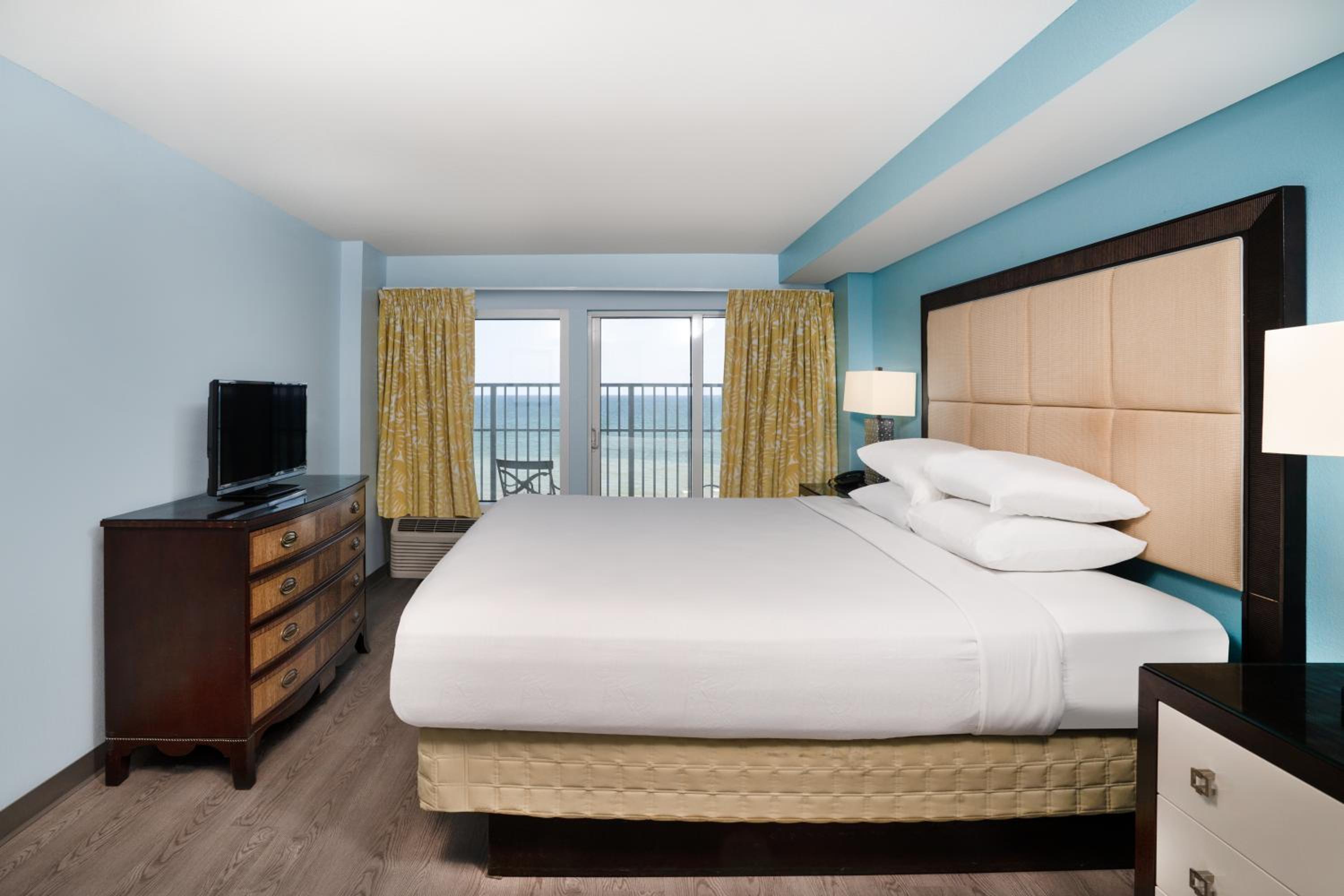 Deluxe Suite Two Kings Oceanfront