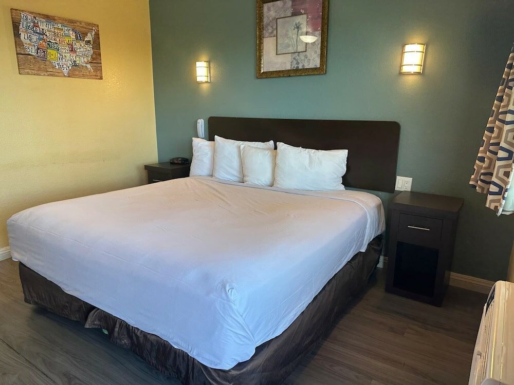 King Bed Accessible Non-Smoking