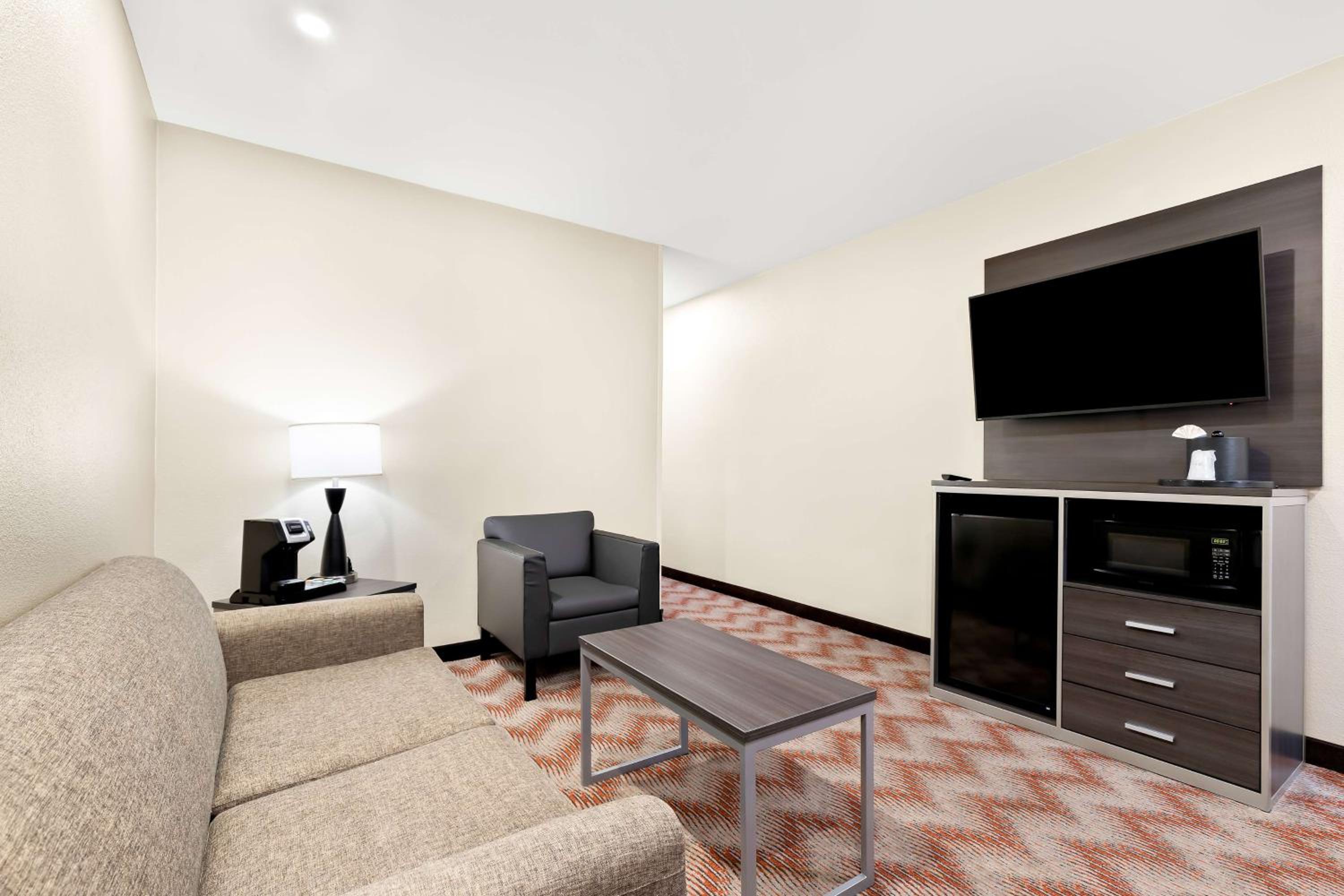 King Suite - Disability Access/Non-Smoking