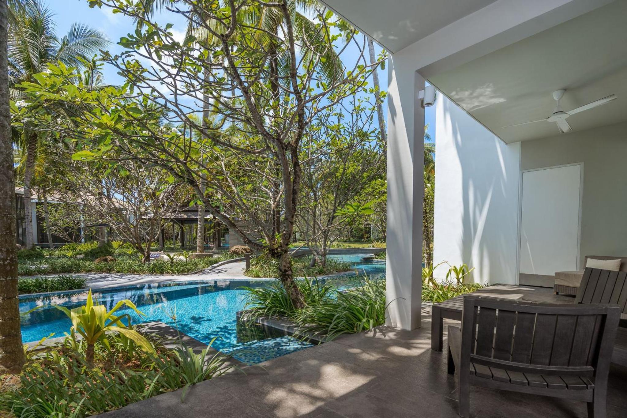 Junior Suite with Pool View