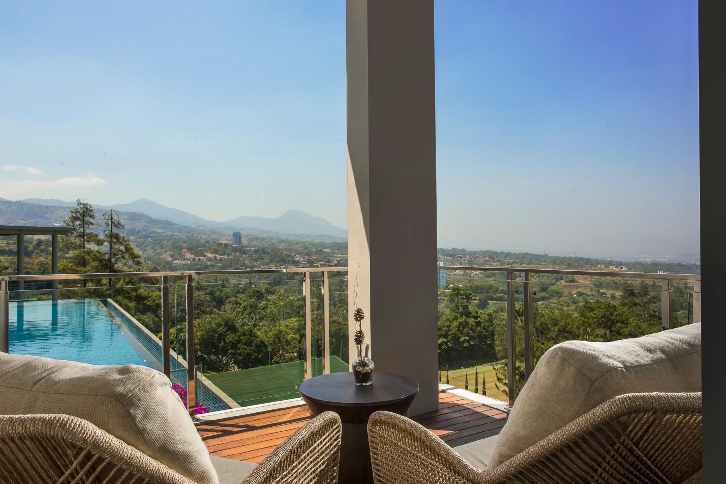 Dago Family Suite with Balcony