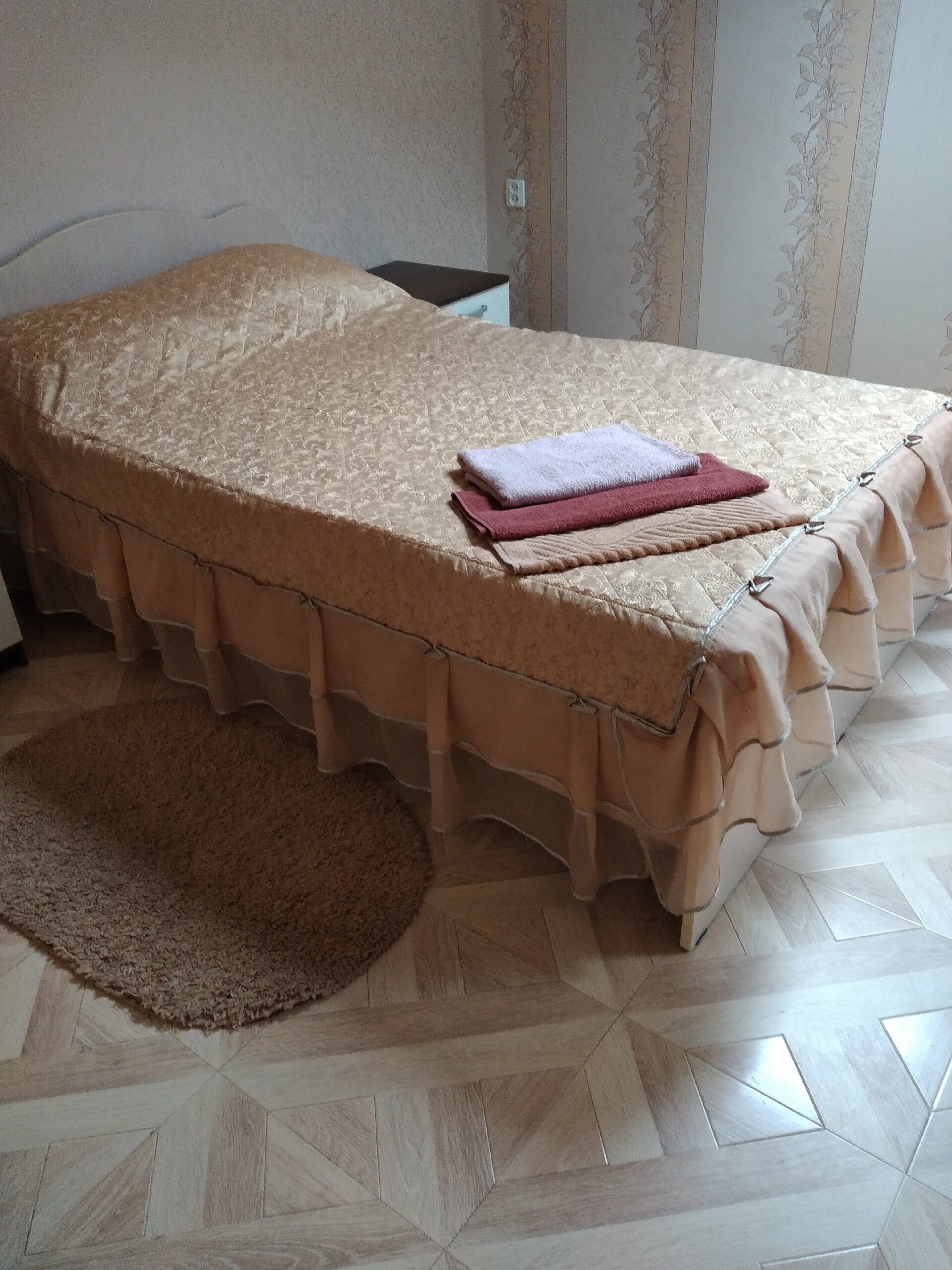 Стандартный одноместный номер с санузлом на два номера с диваном  №4