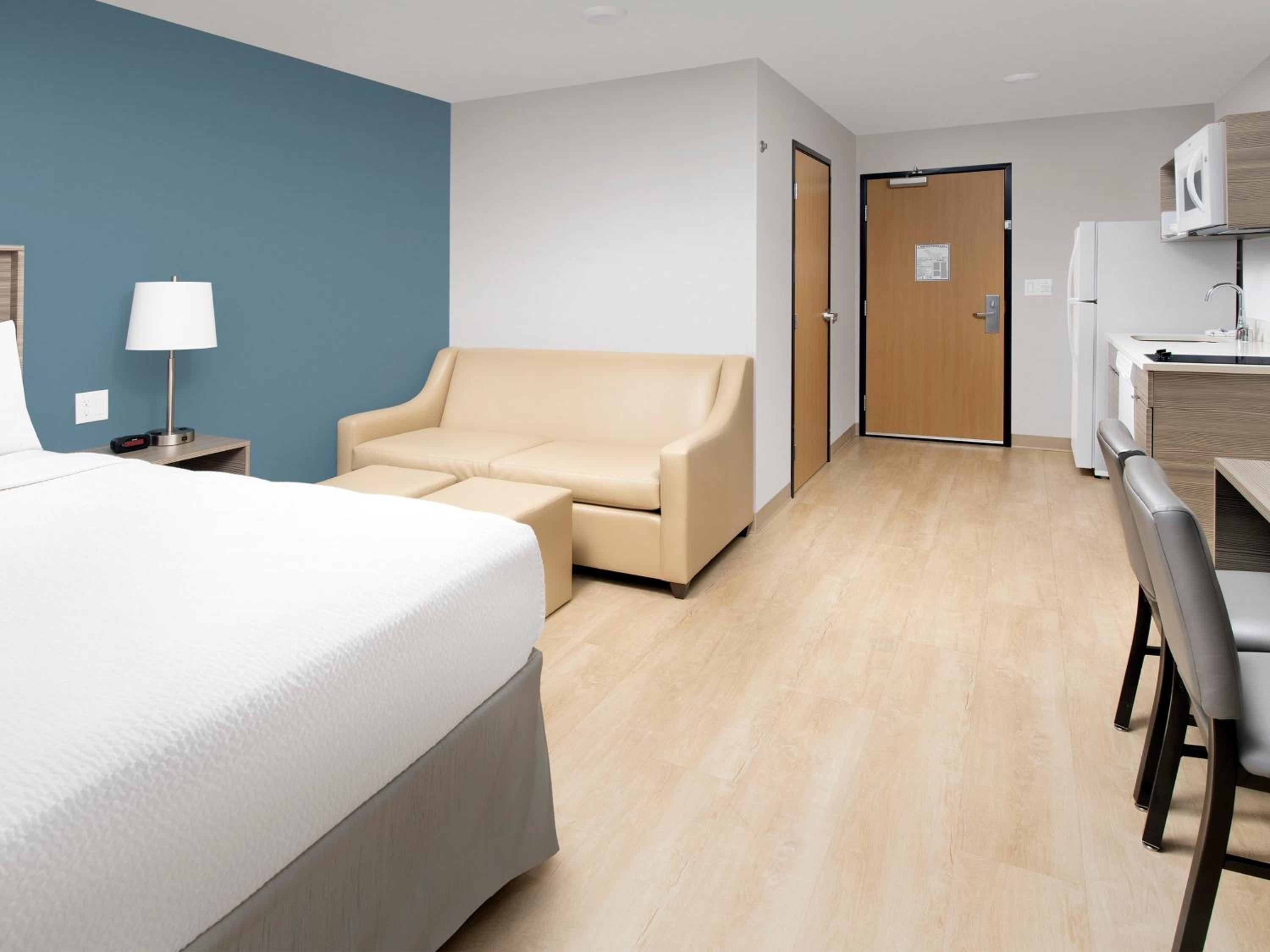 Standard King Room - Non-Smoking 