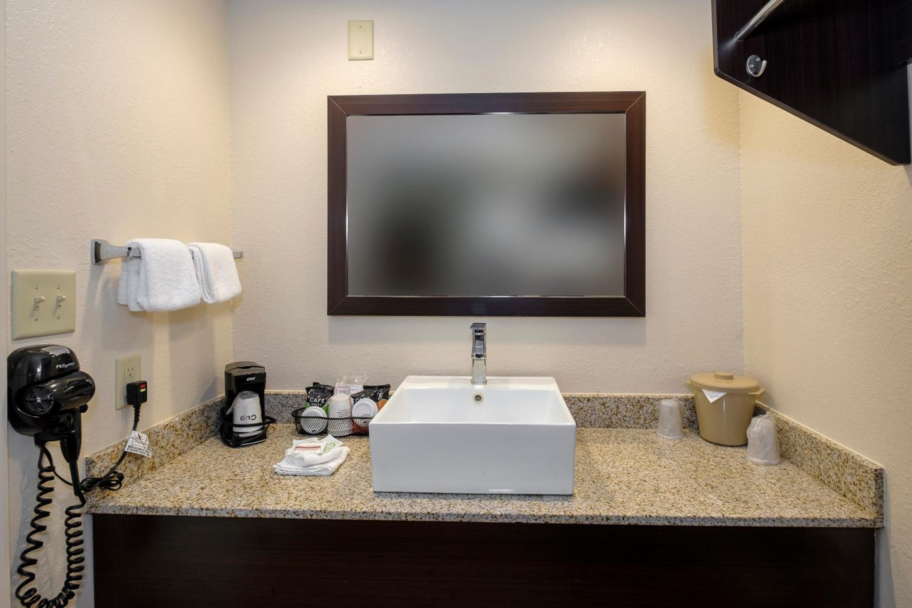 Suite King With Jetted Tub Smoke Free