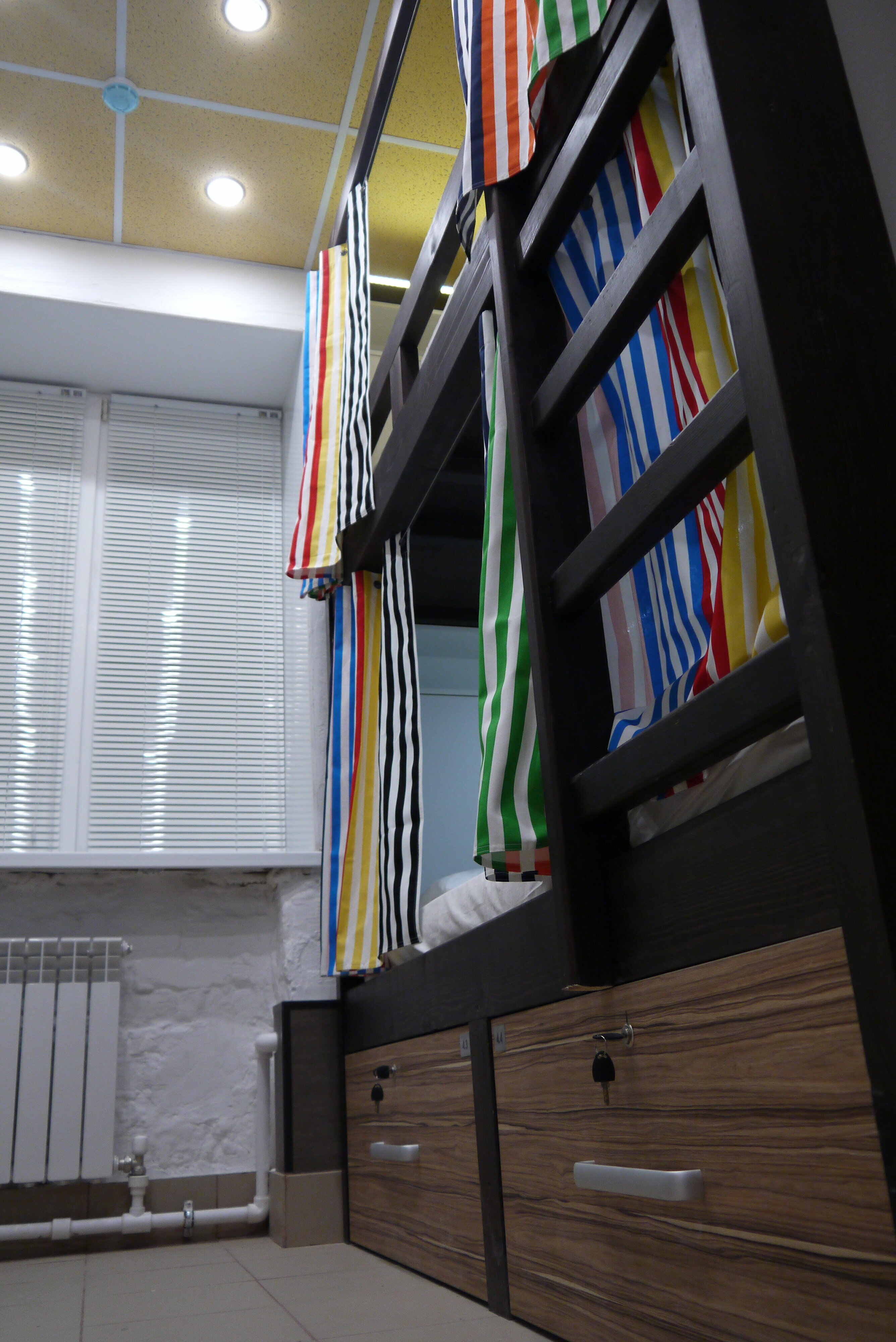 Кровать в общем номере для женщин с 4 кроватями