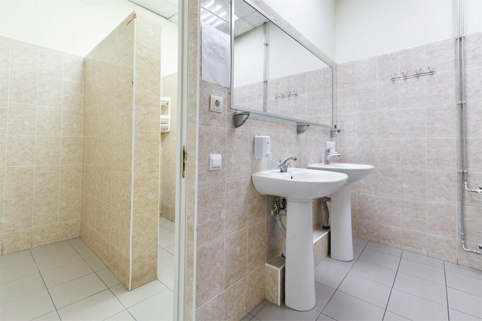 Кровать в общем 7-местном номере для мужчин