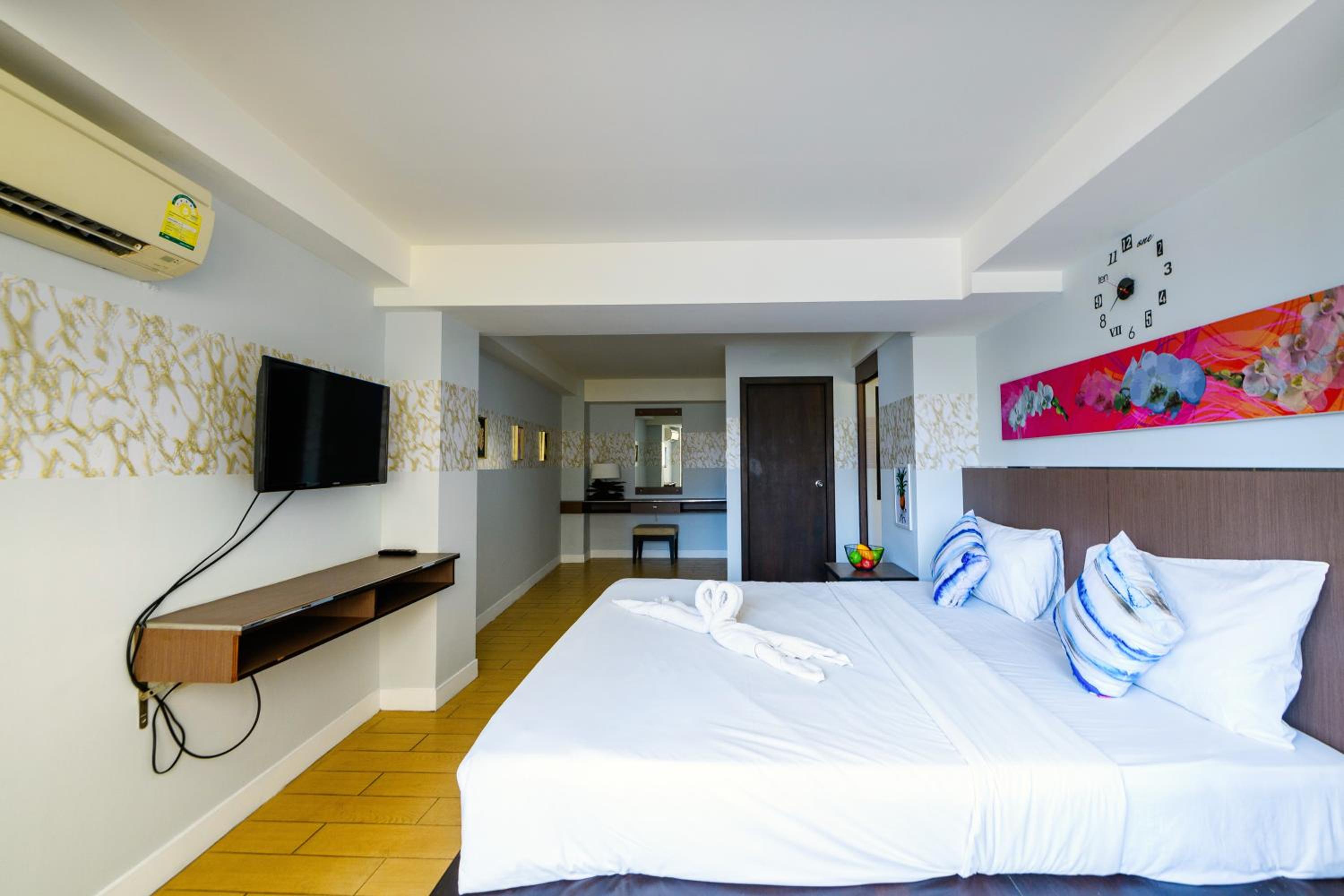 Deluxe Suite with City View