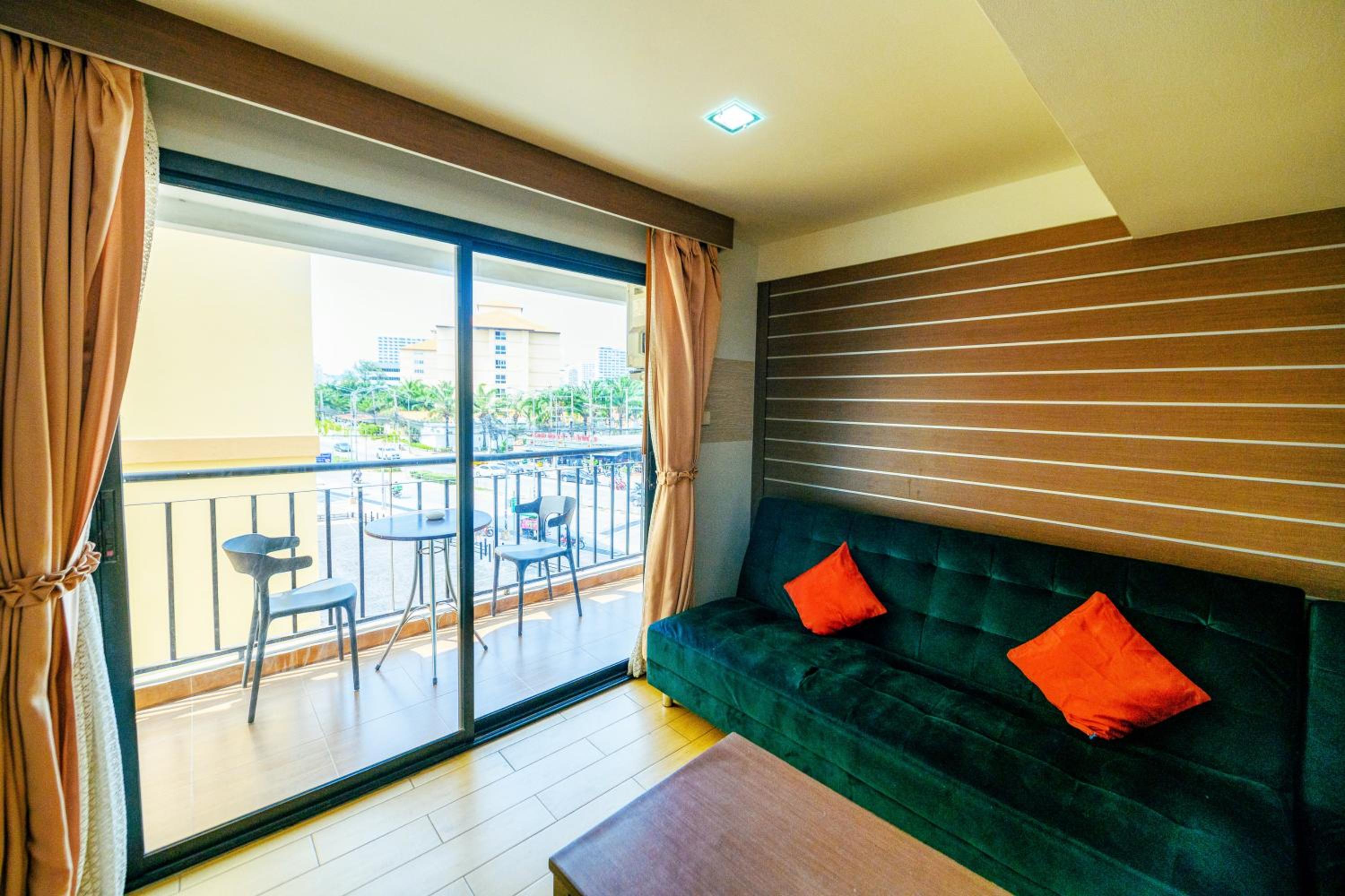 Deluxe Suite with City View