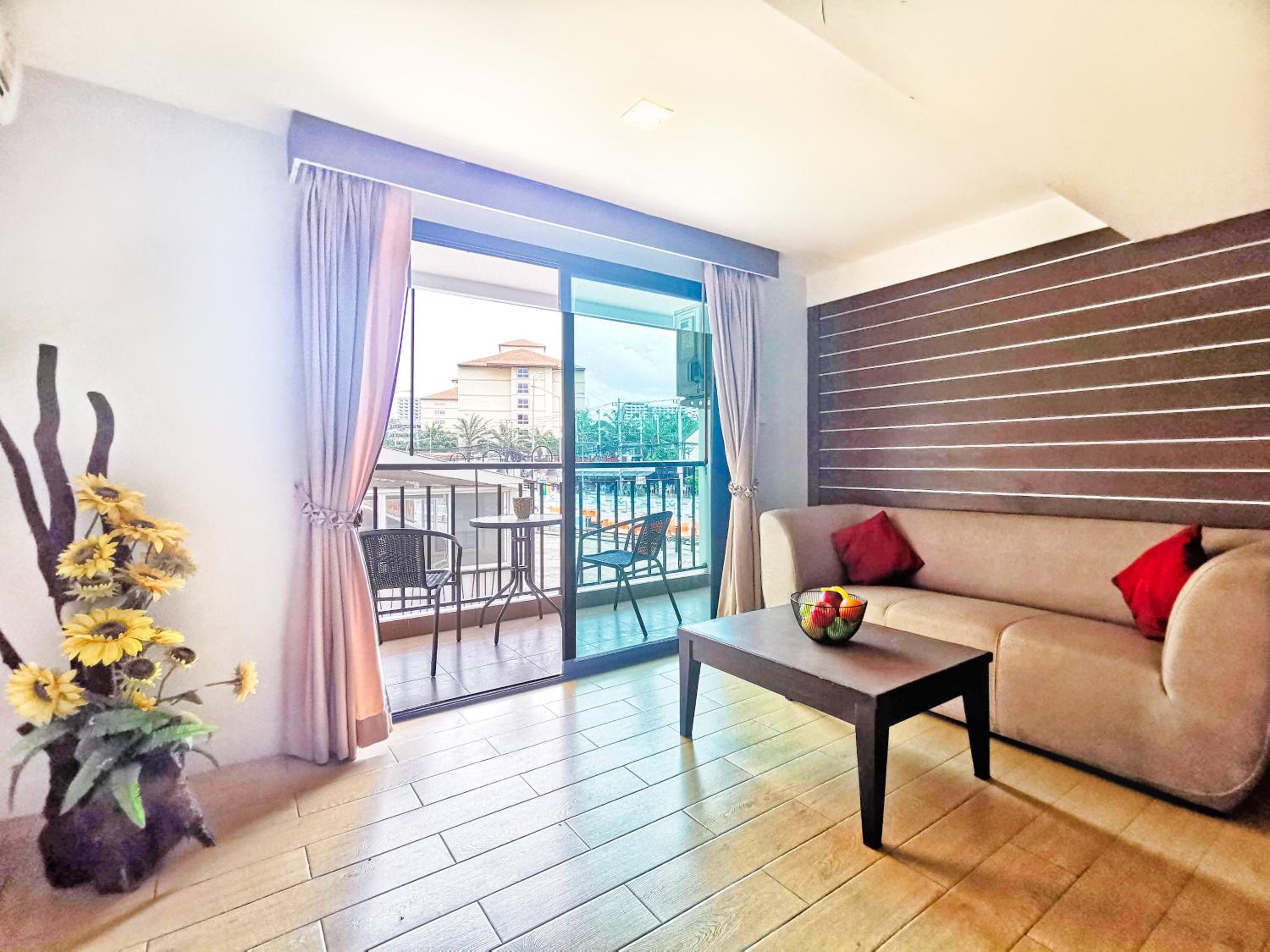 Deluxe Suite with City View