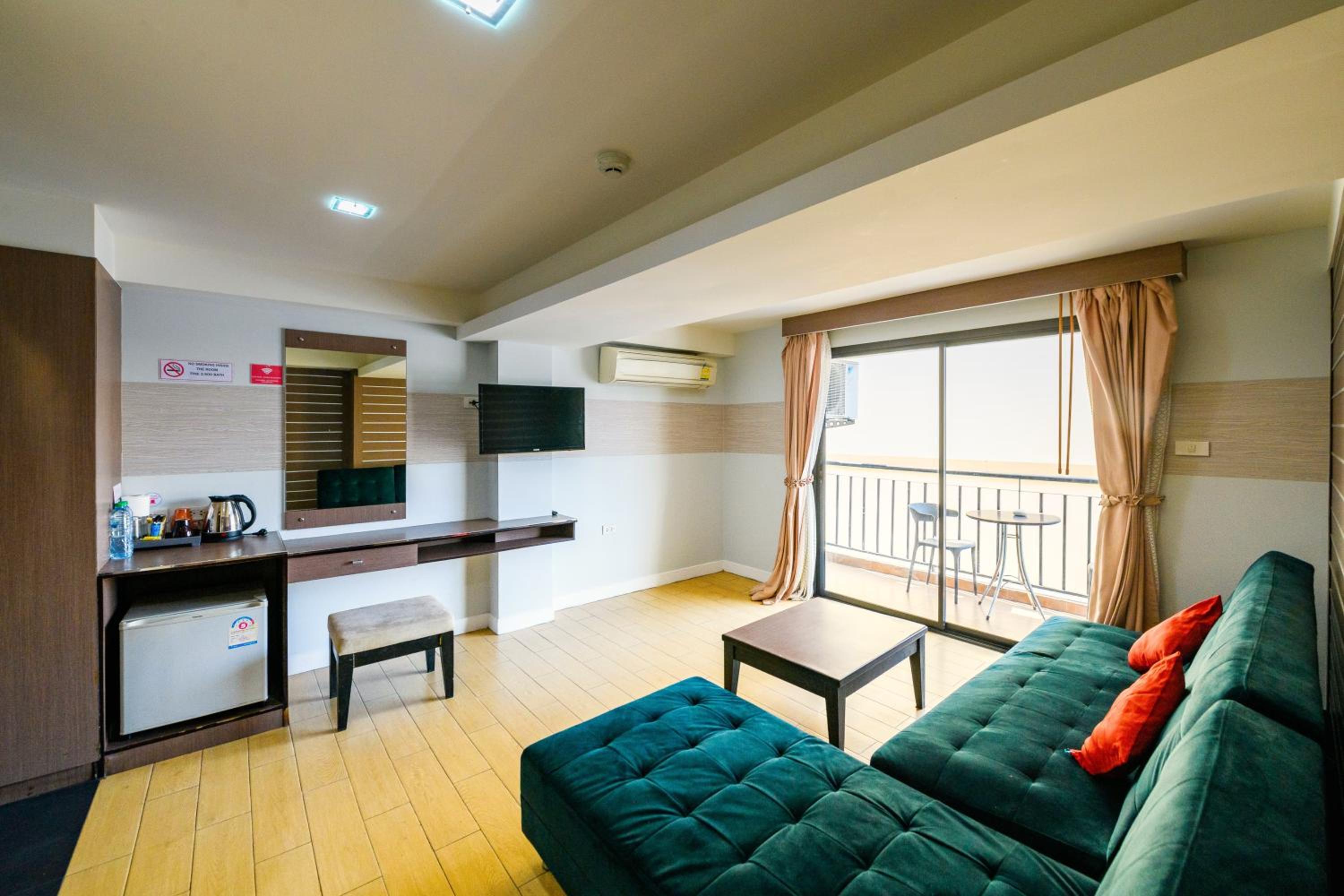 Deluxe Suite with City View