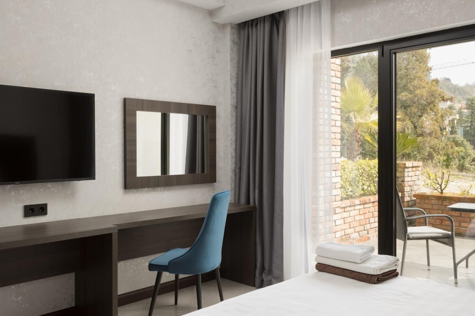 Делюкс с террасой и видом на горы